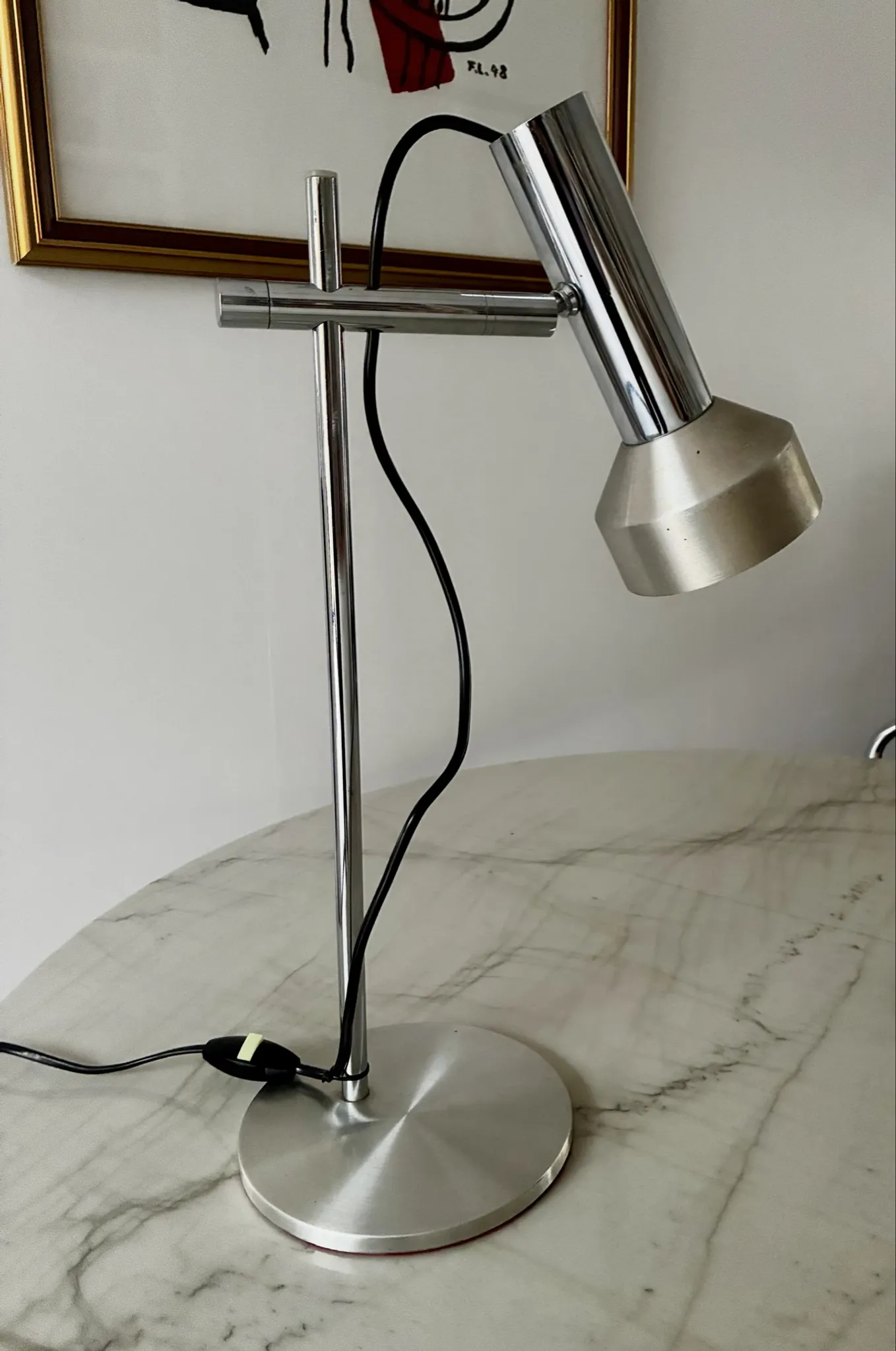 Very nice vintage 1970 articulated table lamp in good condition.