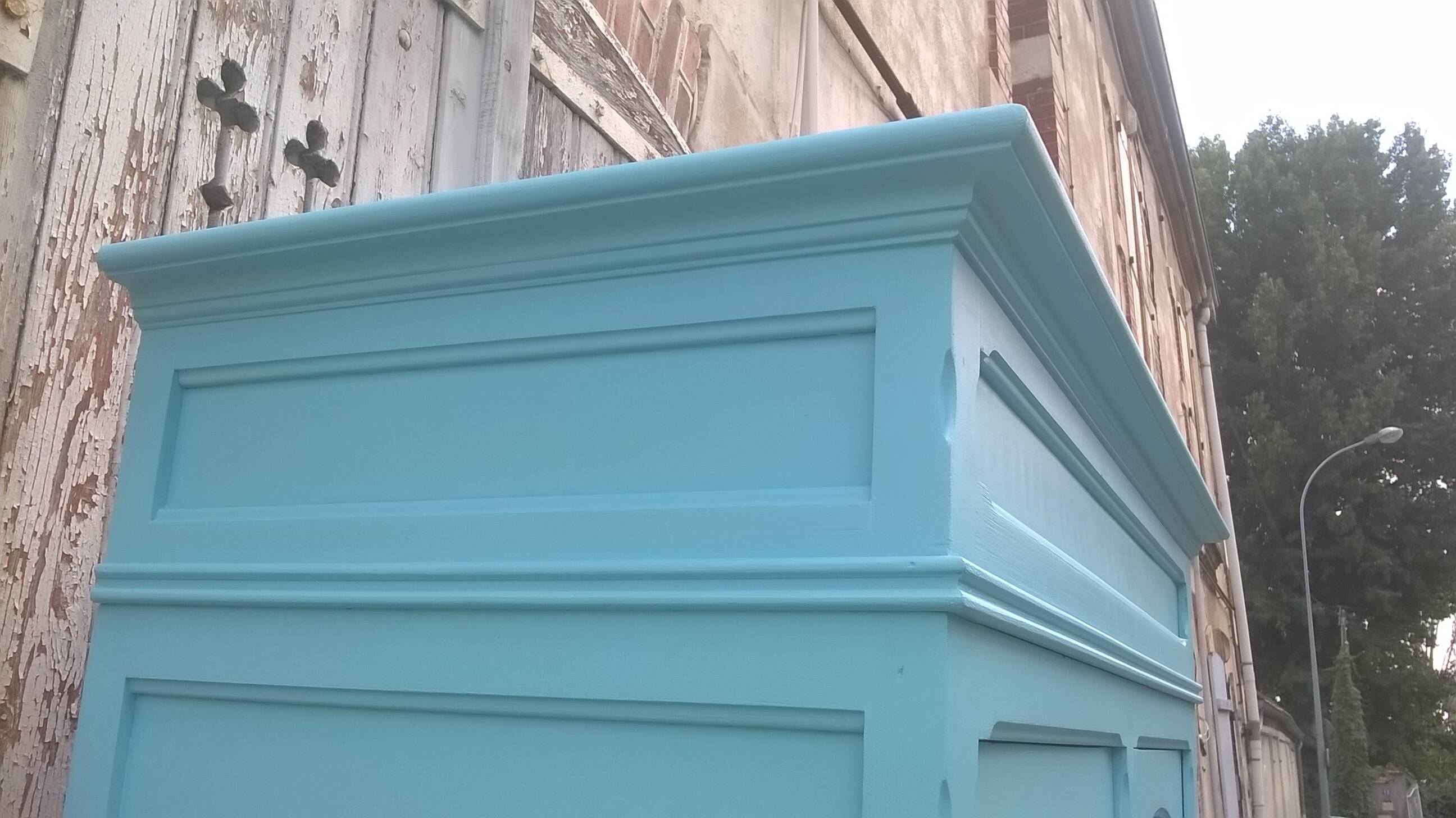 Parisian hotel wardrobe from the 1930s