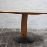 Postmodern round extendable dining table by Arnold Merckx for Arco, The Netherlands 1980s.