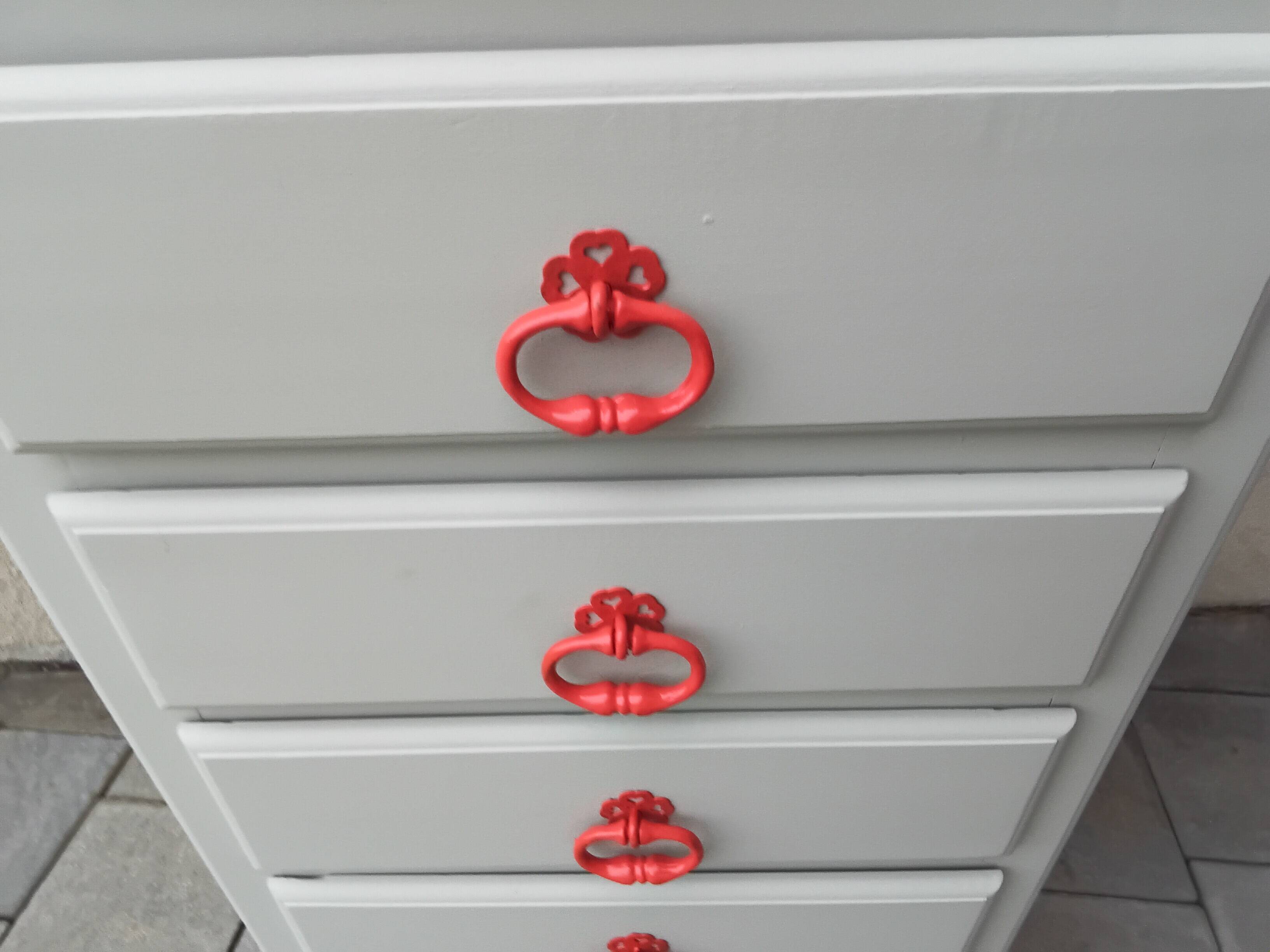 Antique chest of drawers