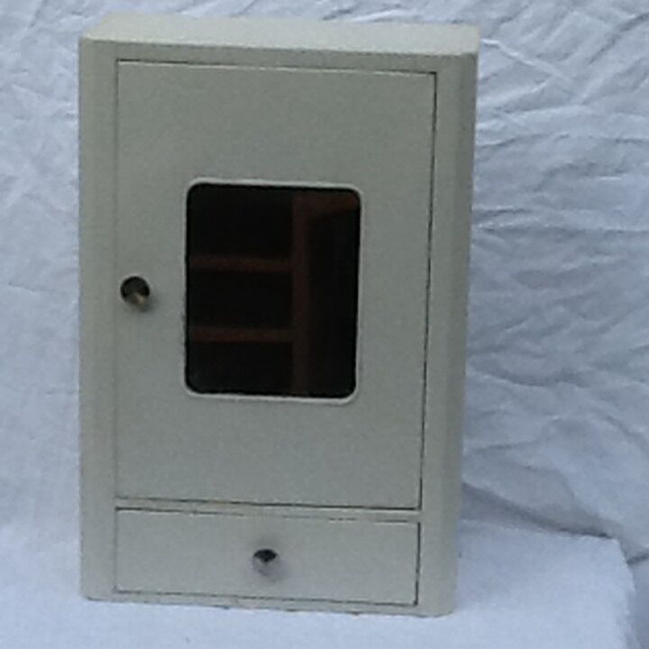 Armoirea white pharmacy