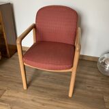 Powder pink armchair - light wood