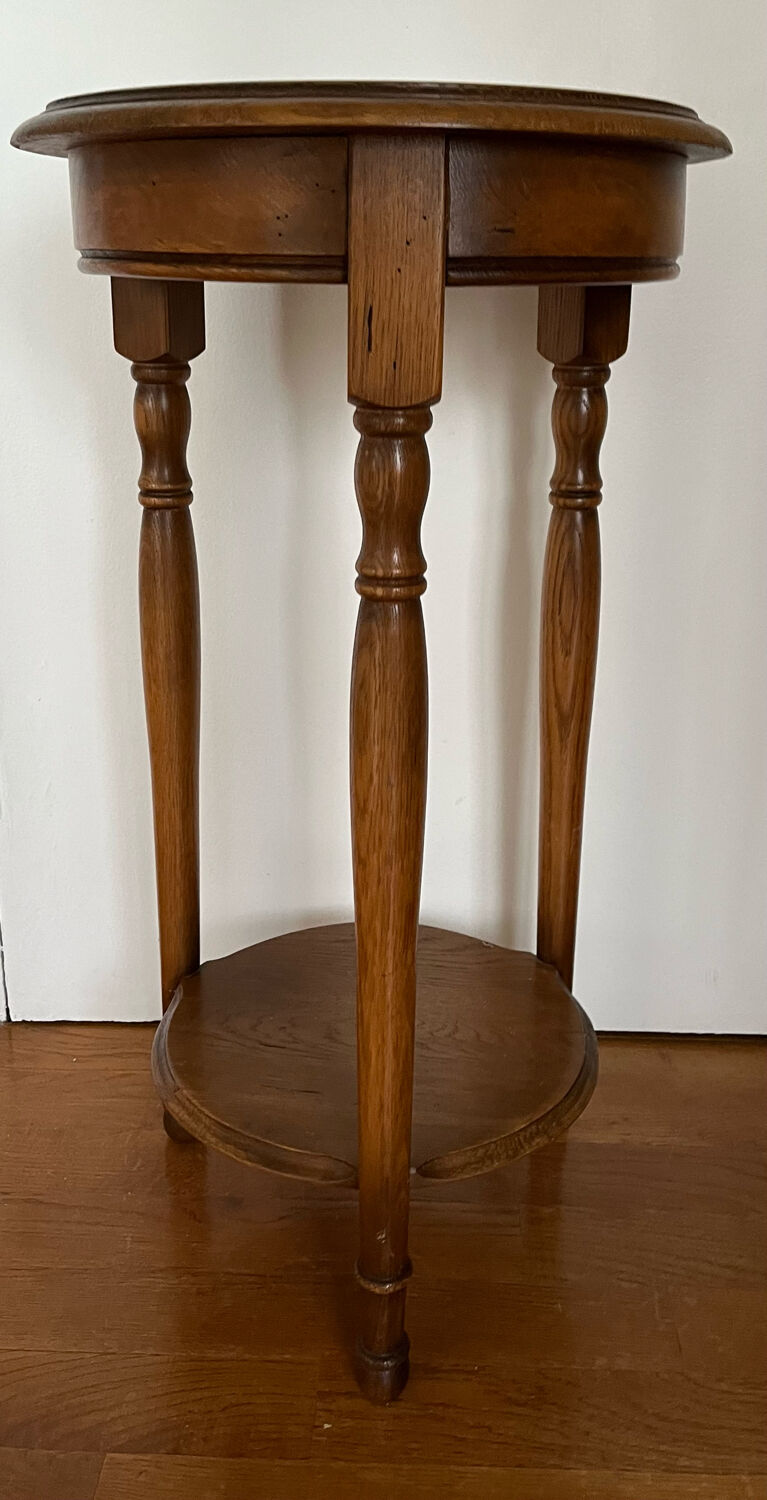 Wooden pedestal table