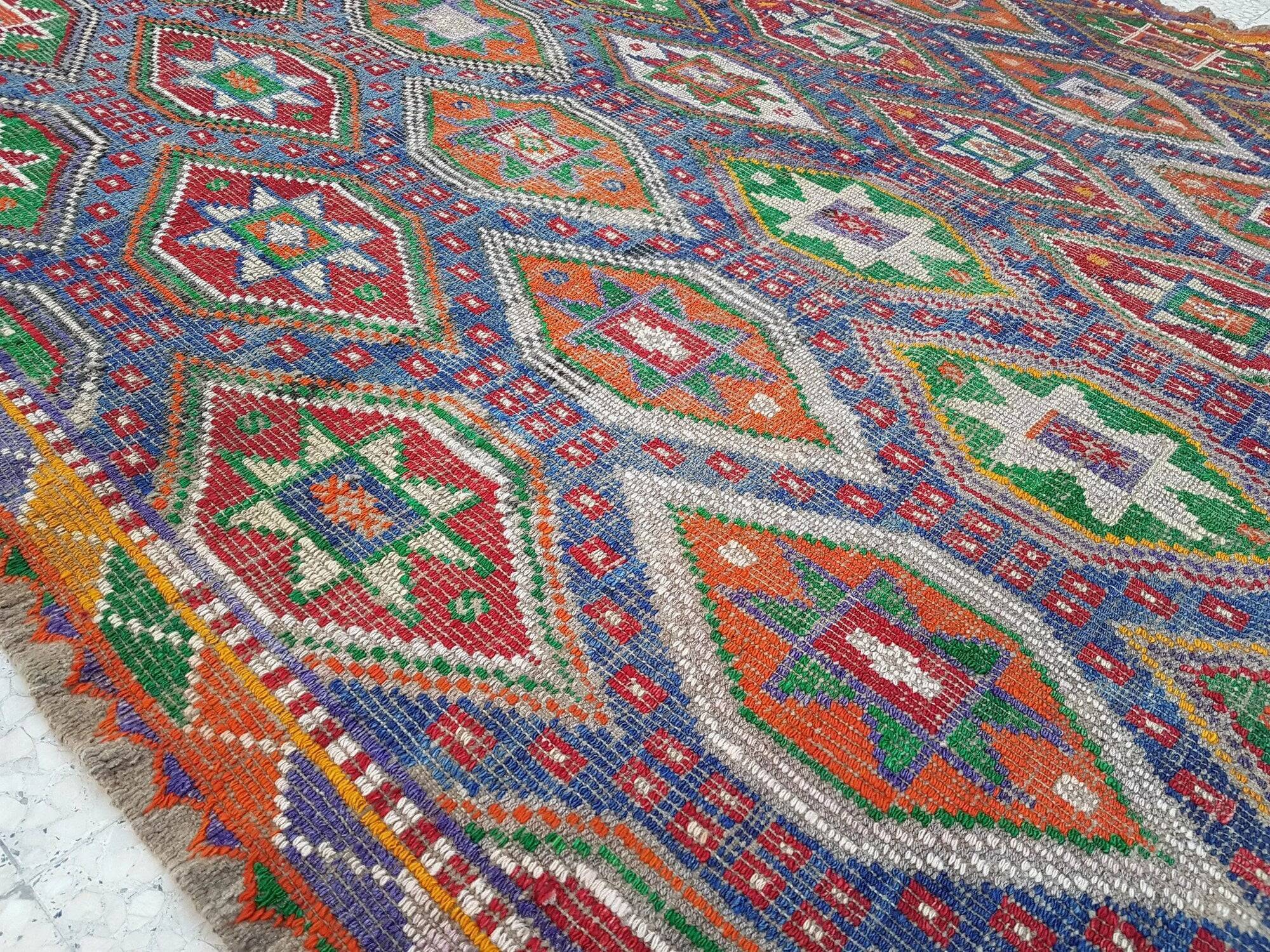 Vintage Turkish kilim, handwoven, 186x227 cm.