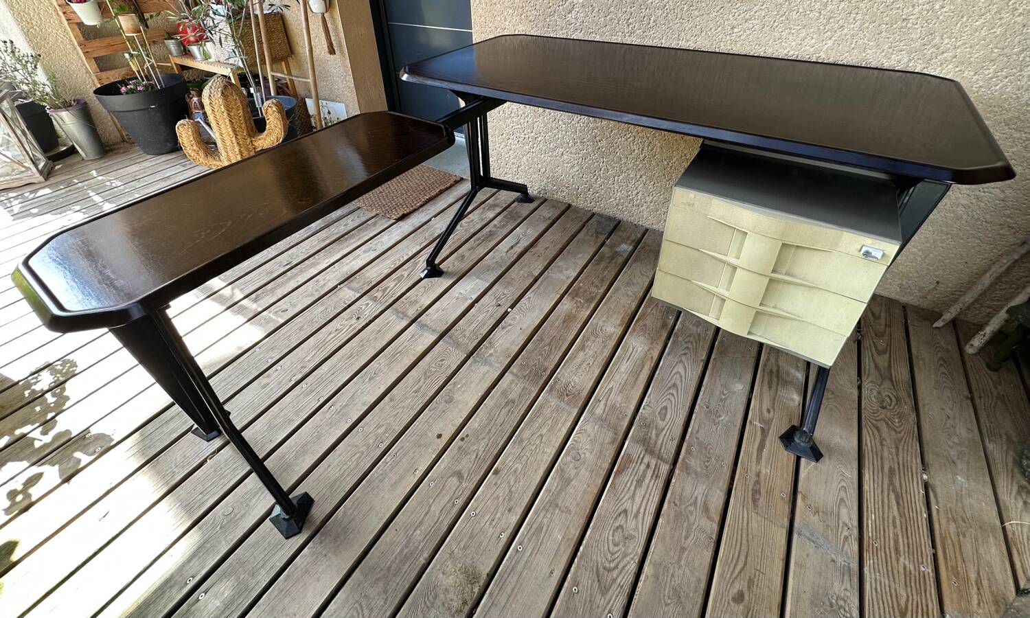 Office by BBPR for Olivetti Synthesis series Arco with its extension.