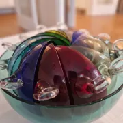 Service à dessert / punch vintage en verre soufflé multicolor (13 pièces) -