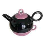 Selfish teapot and its cup