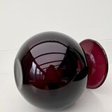 Vase en verre violet vers les années 1960