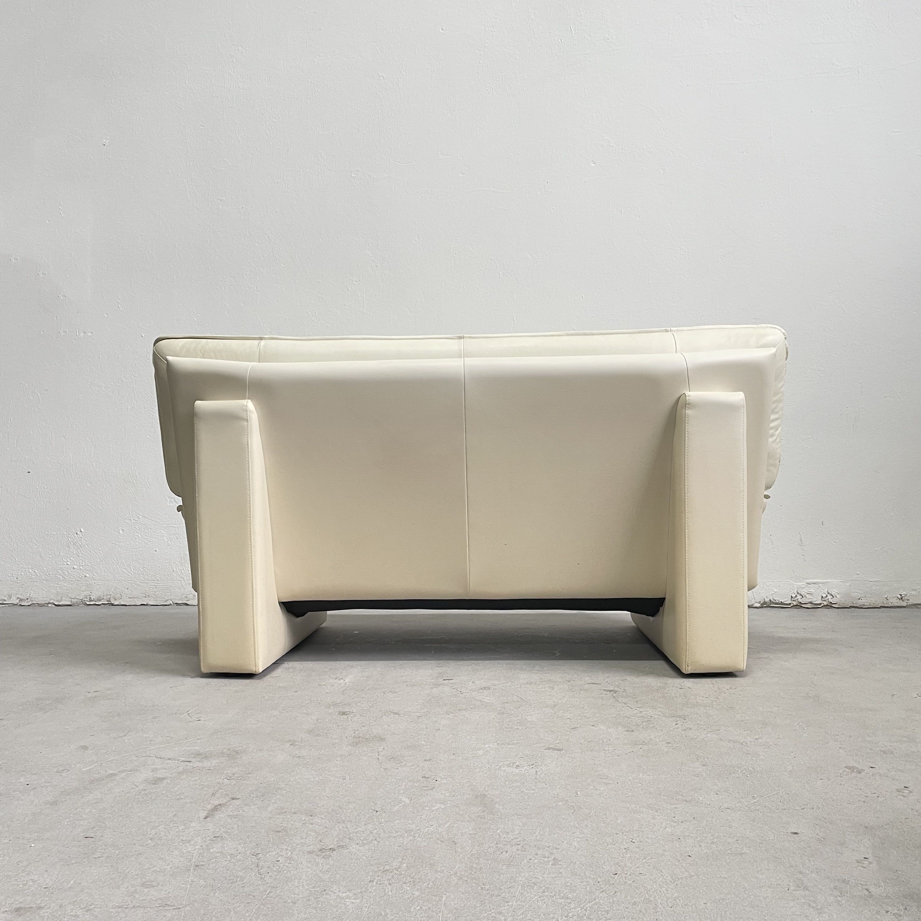 Nicoletti Salotti Postmodern Italian Ivory White Leather or Leatherete Sofa 1980