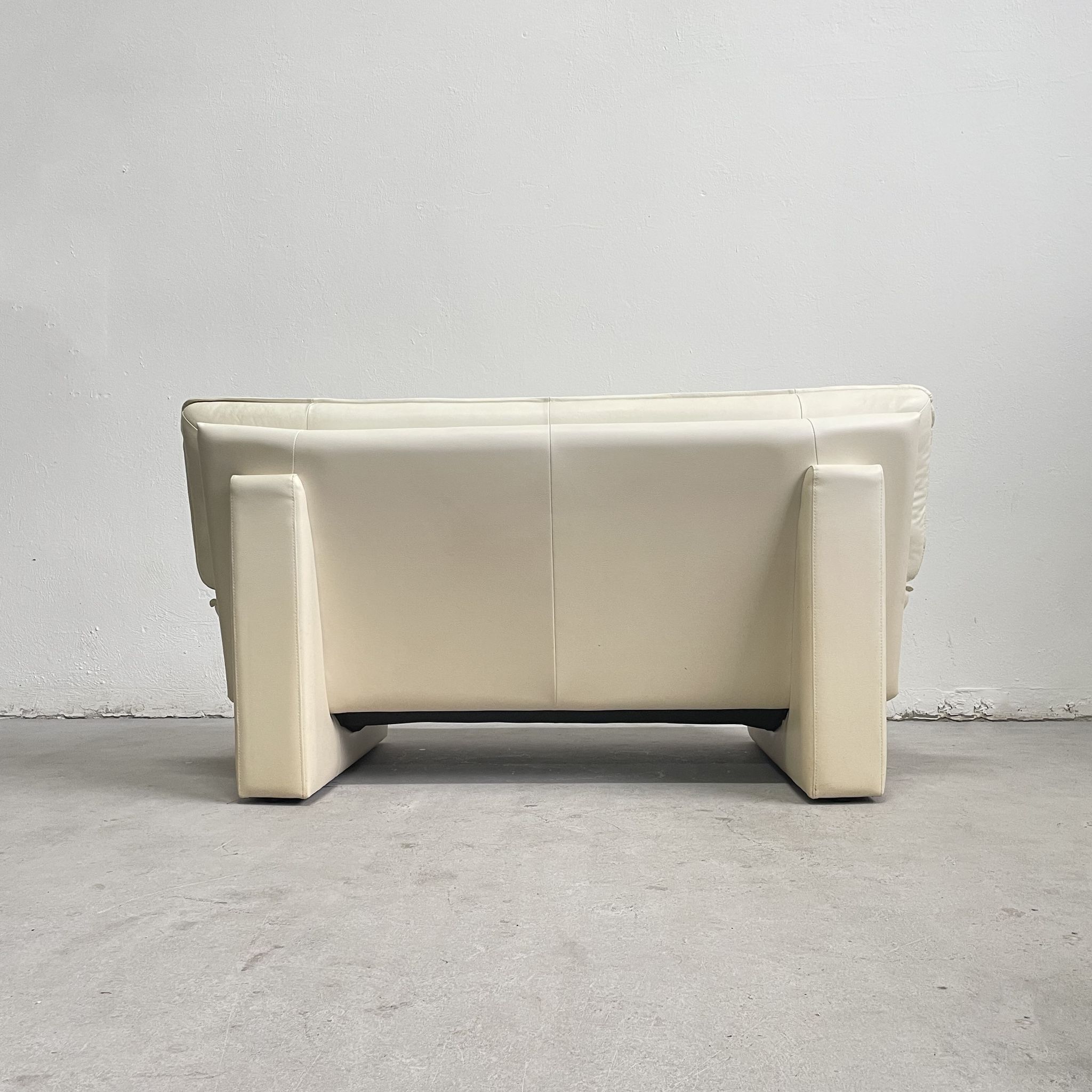 Nicoletti Salotti Postmodern Italian Ivory White Leather or Leatherete Sofa 1980