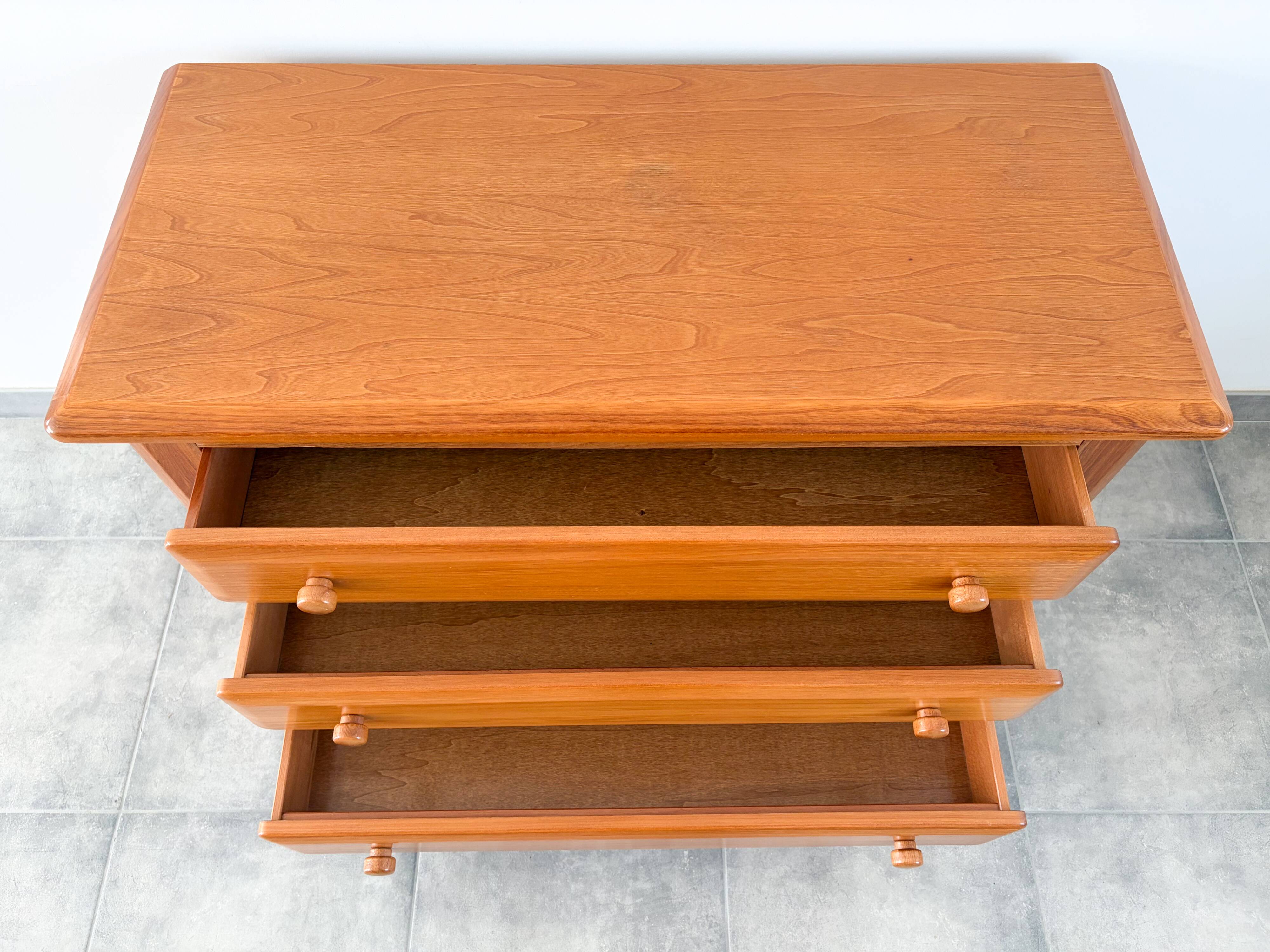Large elm chest of drawers from Maison Regain, vintage 80s.