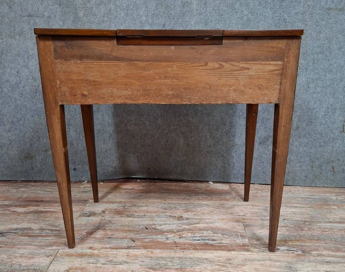 Dressing table / vanity from the Louis XVI period in walnut.