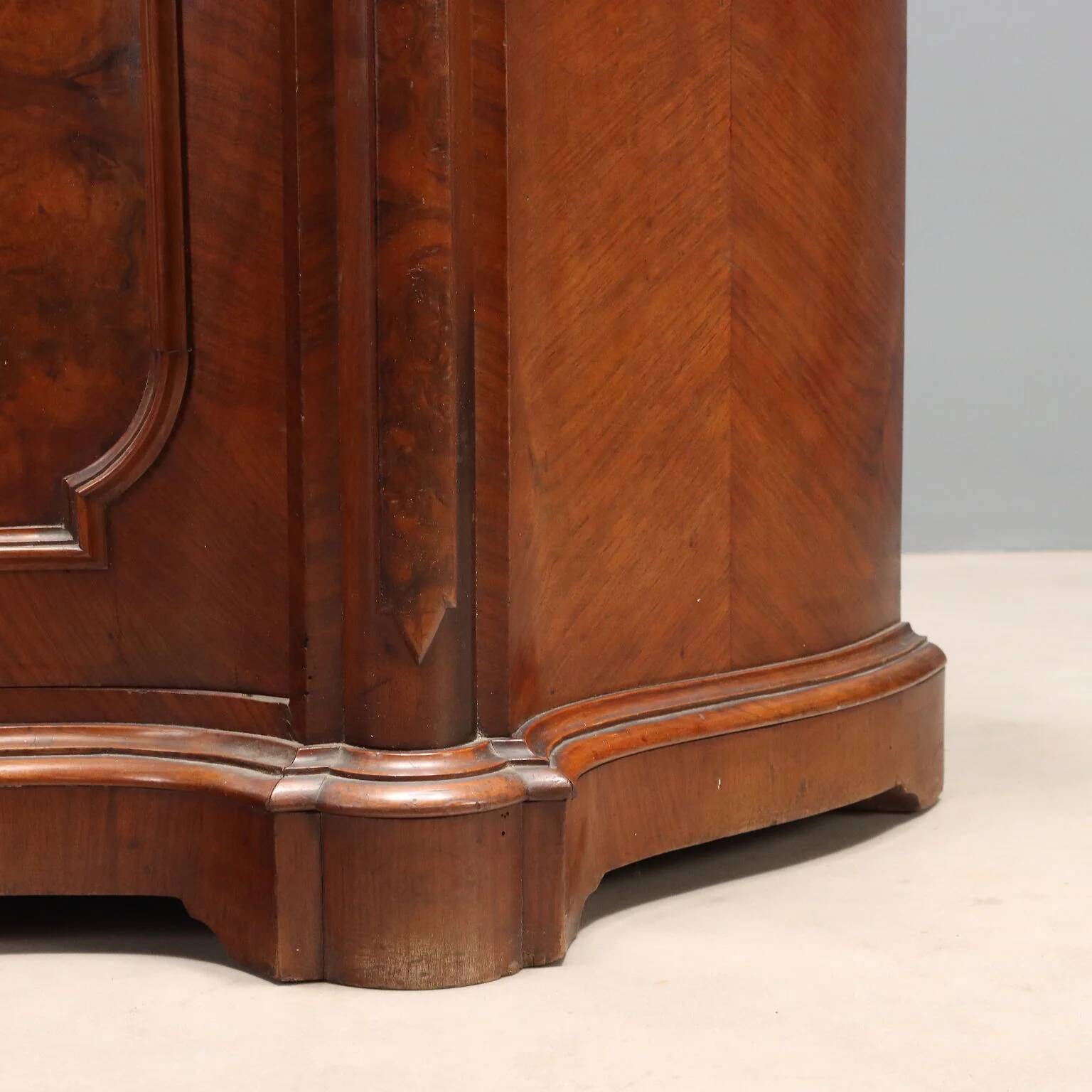 Antique Umbertine walnut buffet, Italy, 19th century