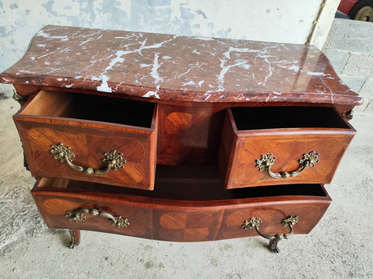 Inlaid chest of drawers