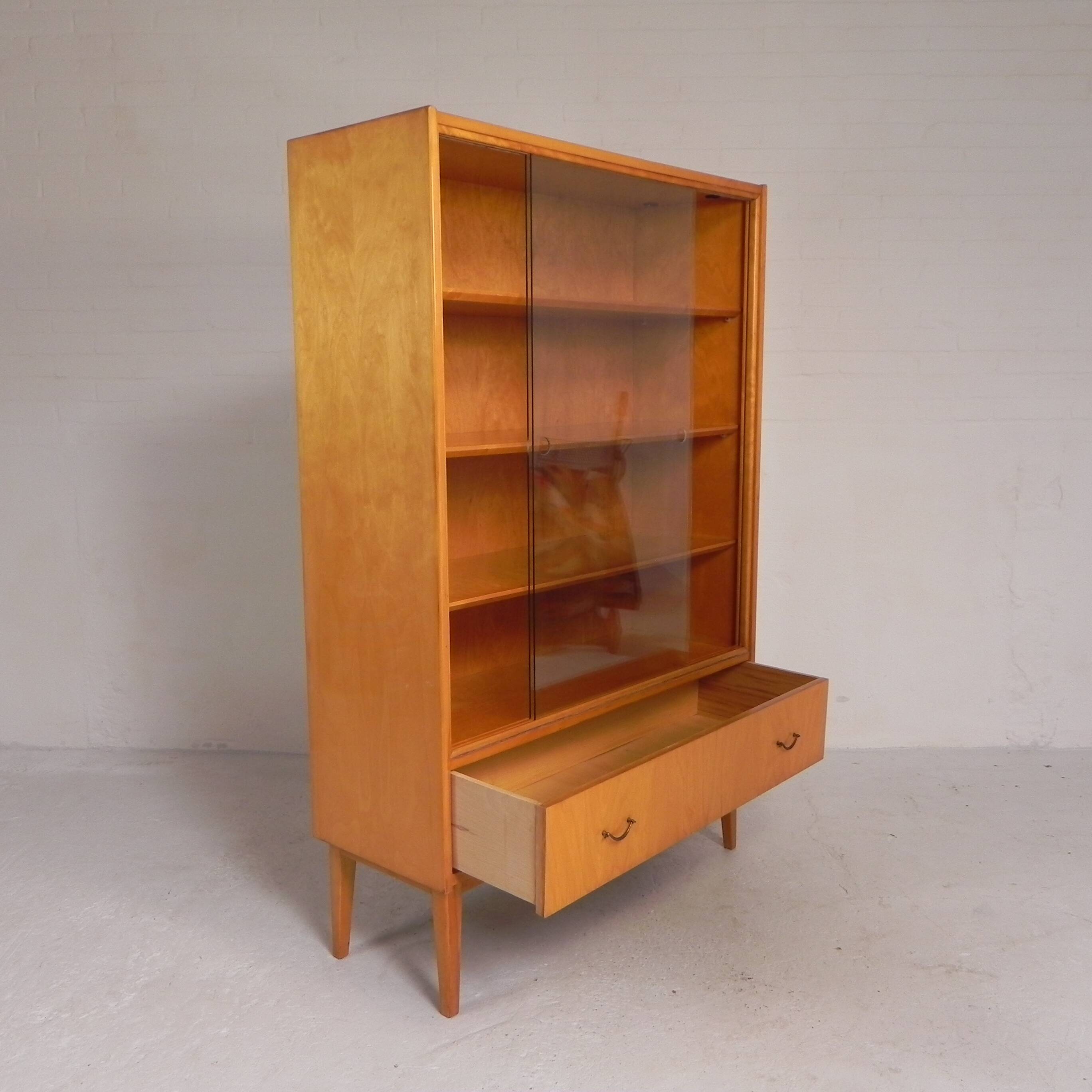 Vintage display cabinet with 2 sliding glass doors and 1 drawer, 1950s.
