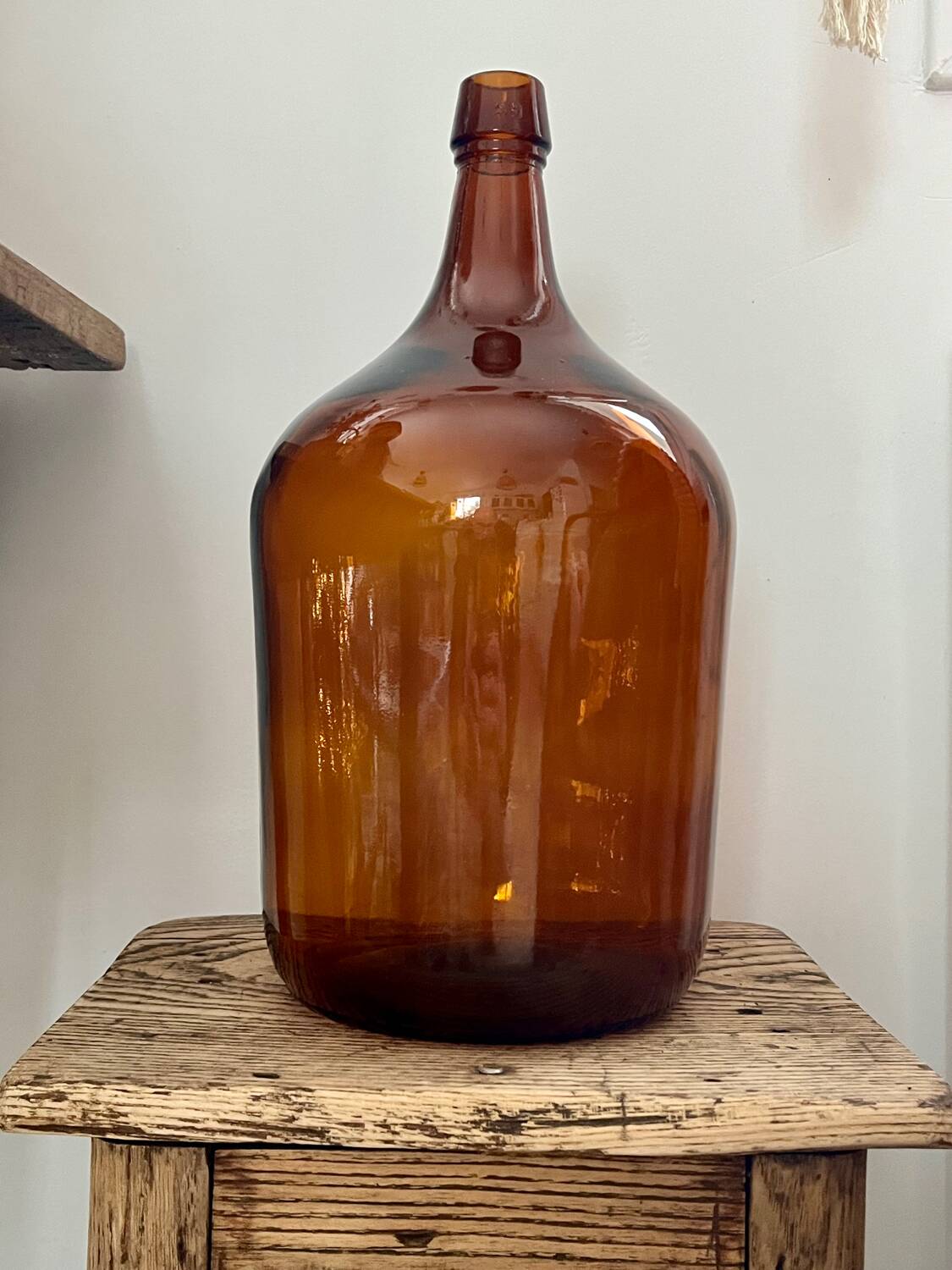 Give me amber Jeanne.