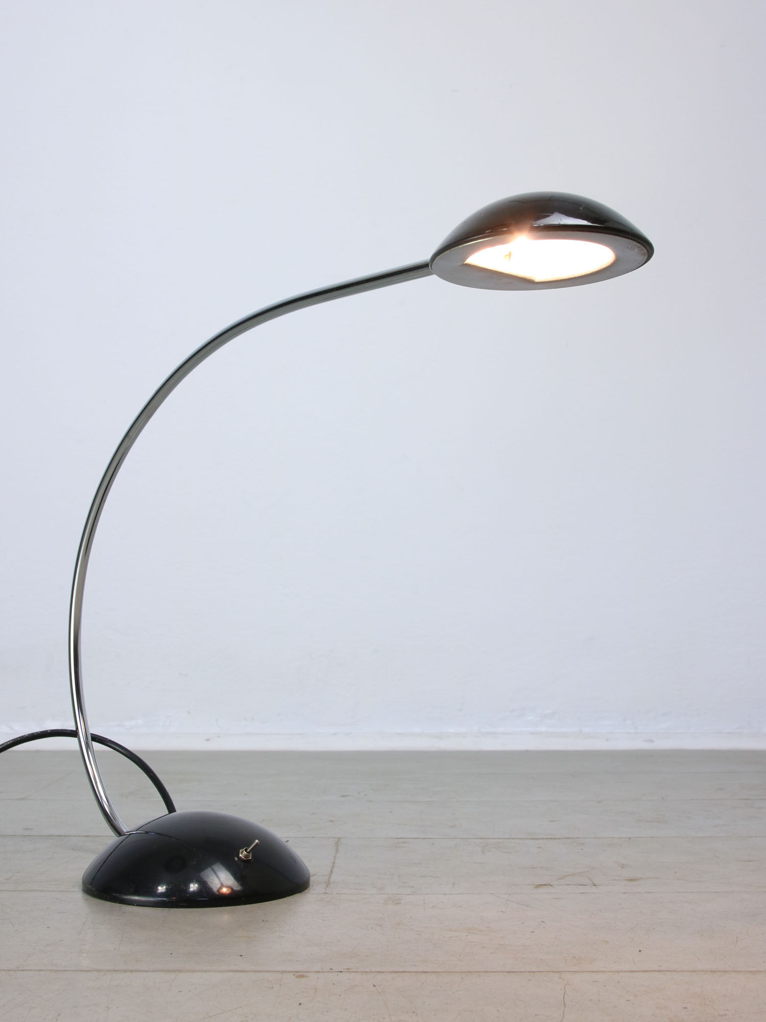 Vintage black & chrome arc table lamp from meblo, 80s