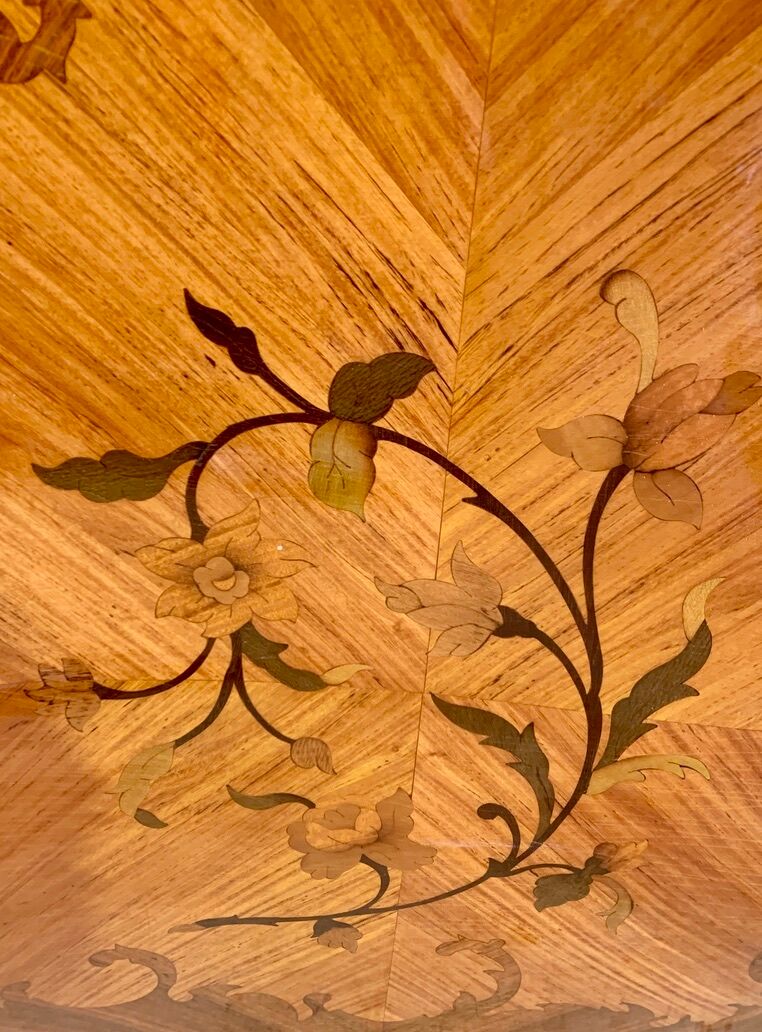 Curved chest of drawers Louis XV style in marquetry