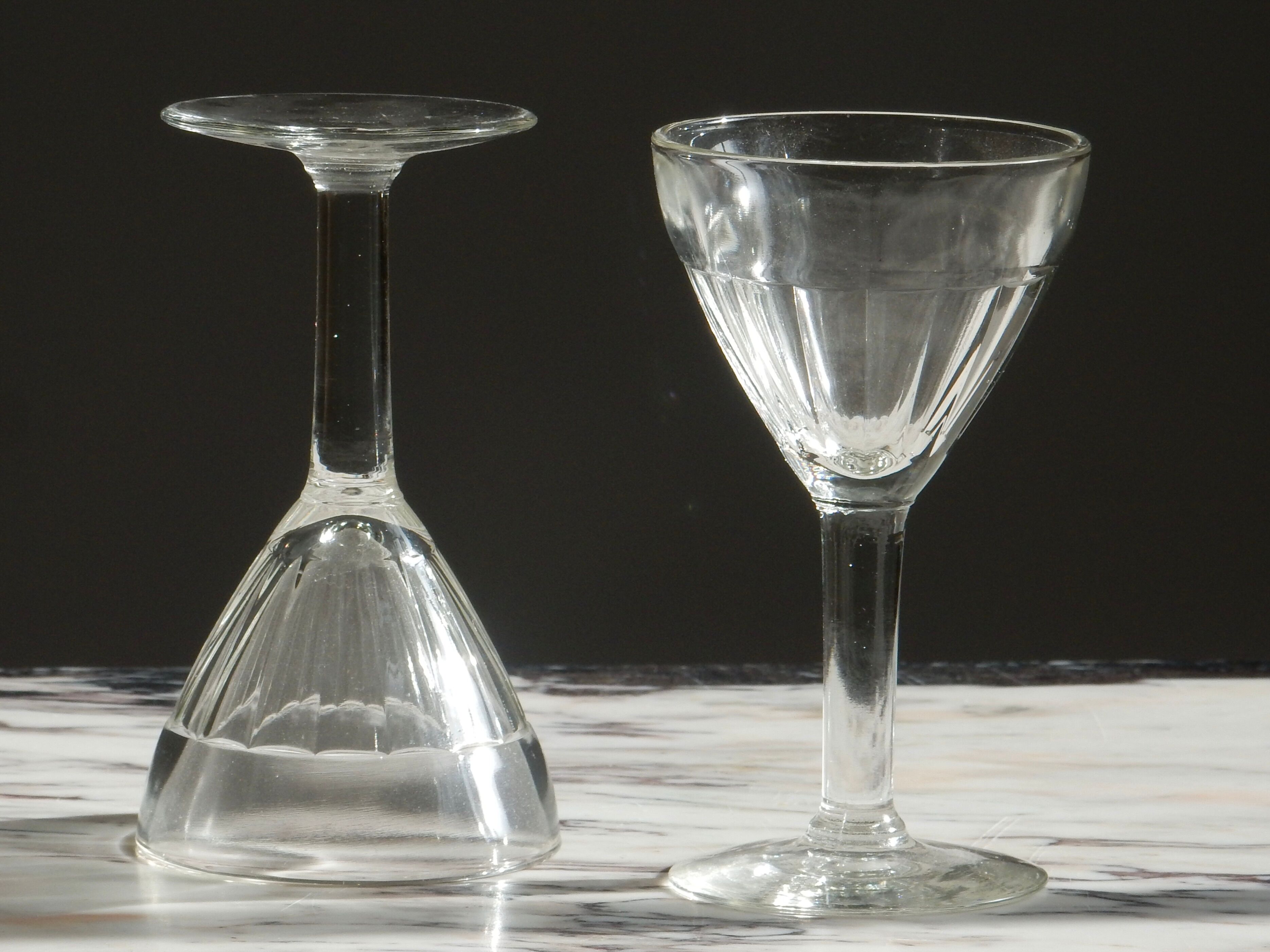 6 glasses of French bistro from the 1930s