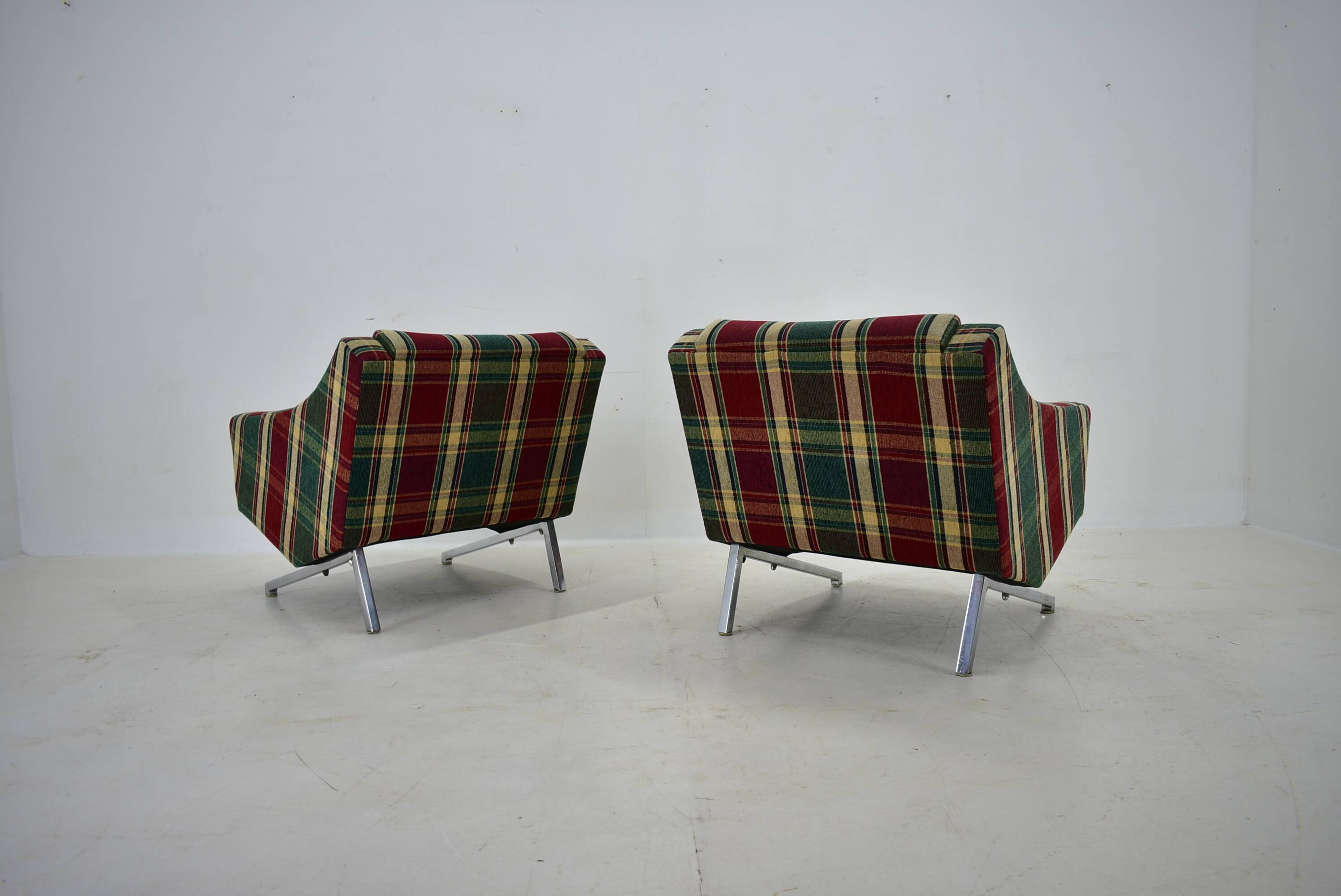 1970s Pair of Italian Design Armchairs