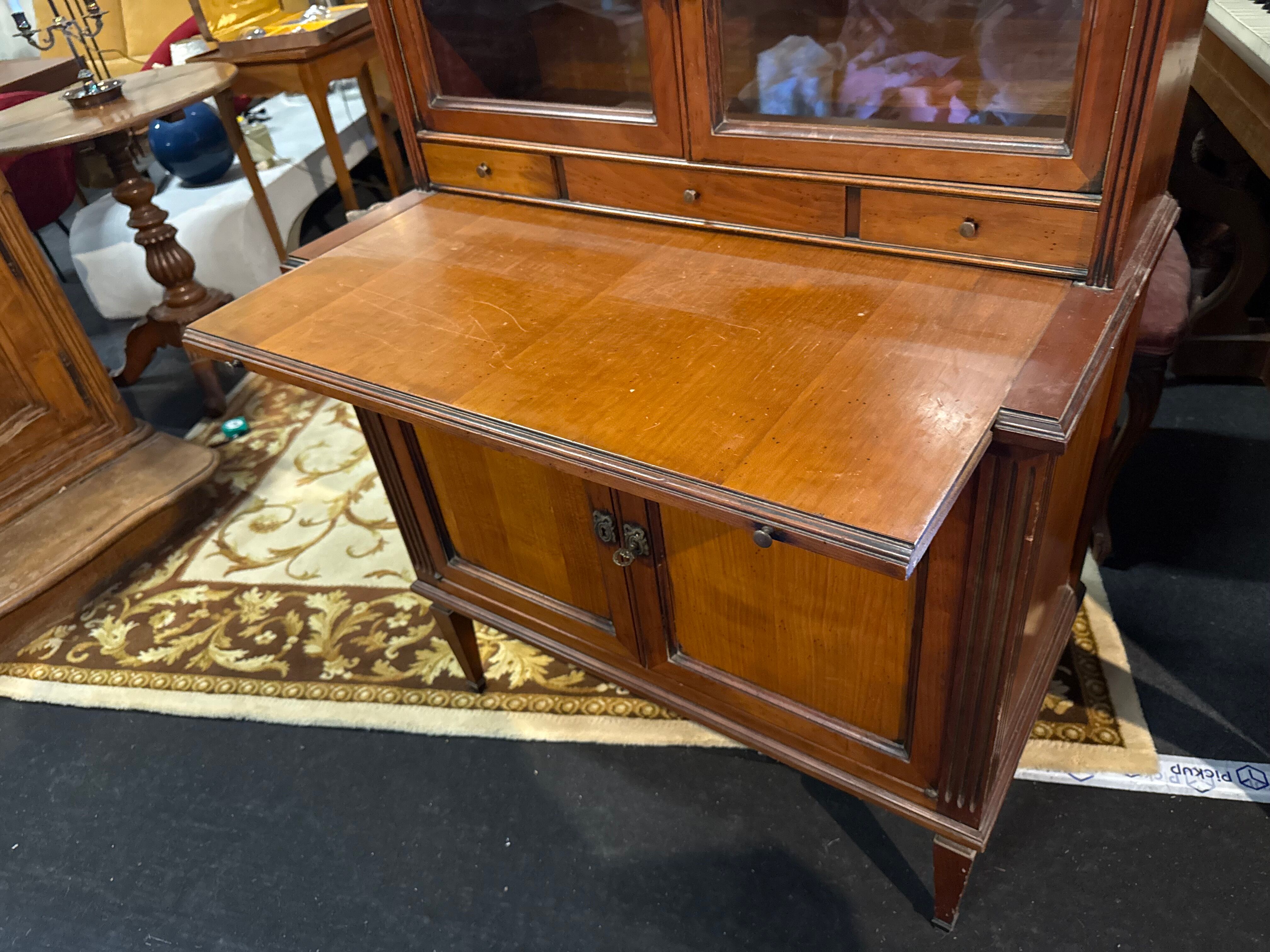 Scriban de style Louis XVI