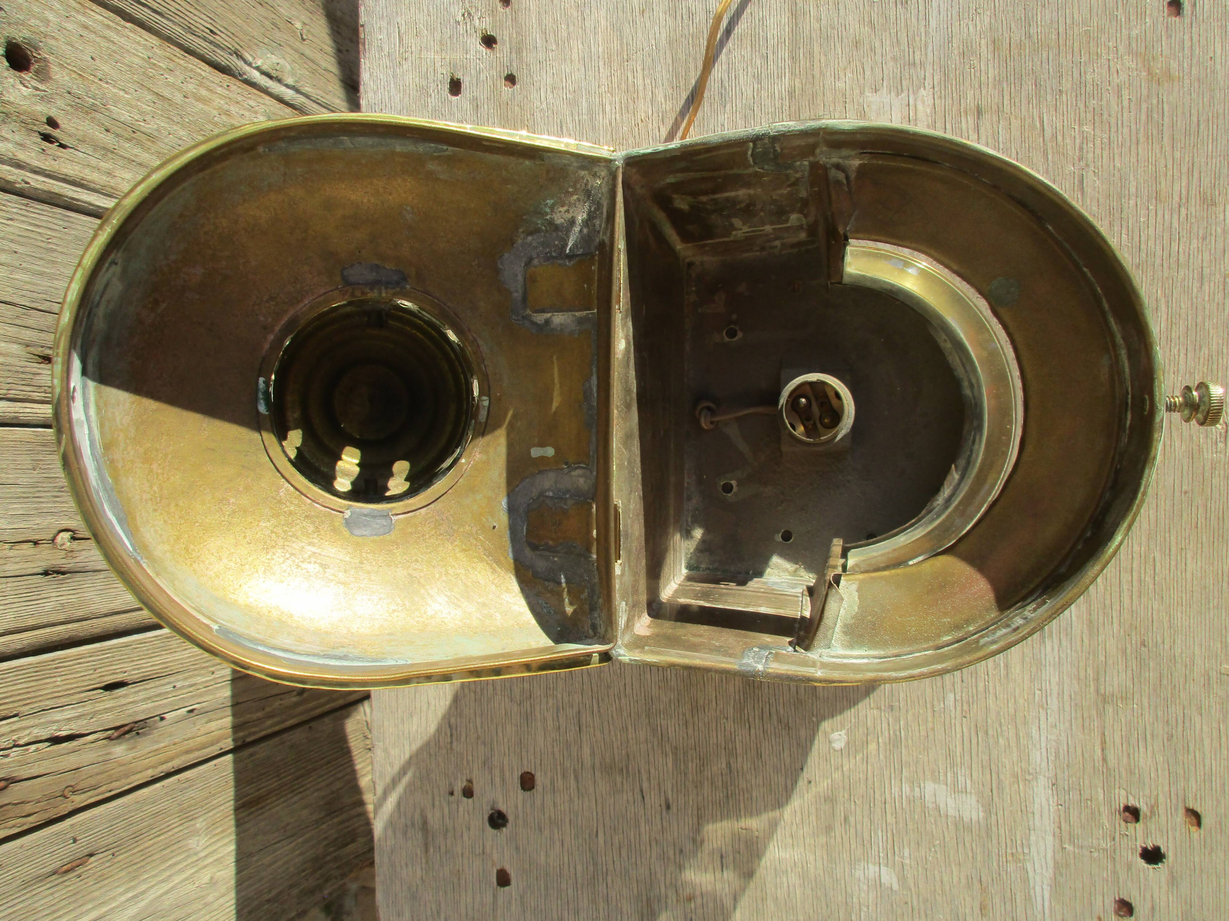 Brass boat tempete lamp