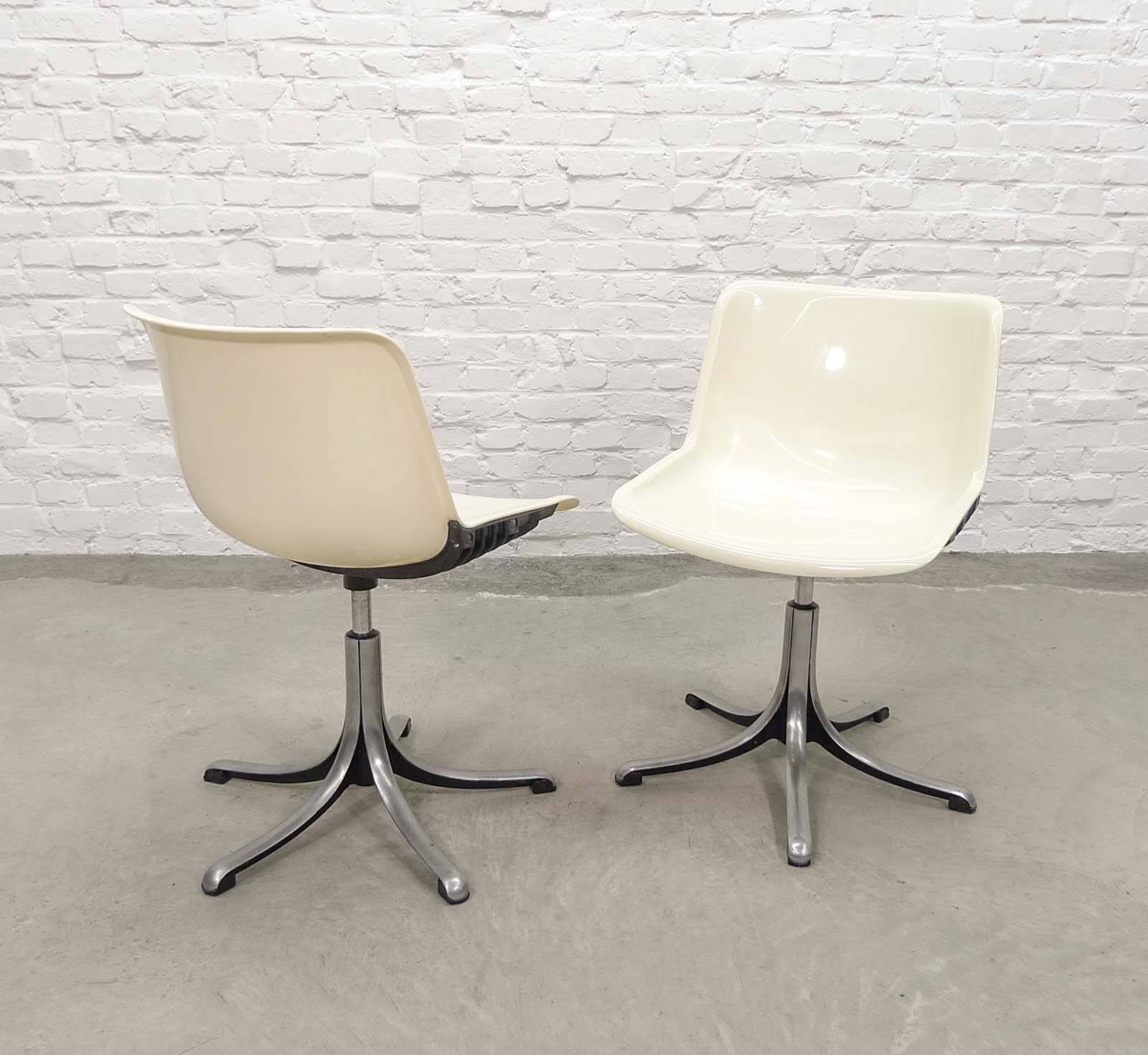 White Osvaldo Borsani 'Modus' Fiberglass and Aluminium Desk Side Chairs 70s