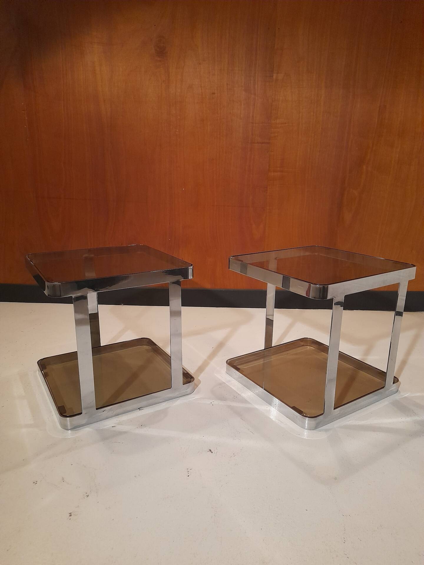 Paire de tables d'appoint ou bouts de canapé vintage