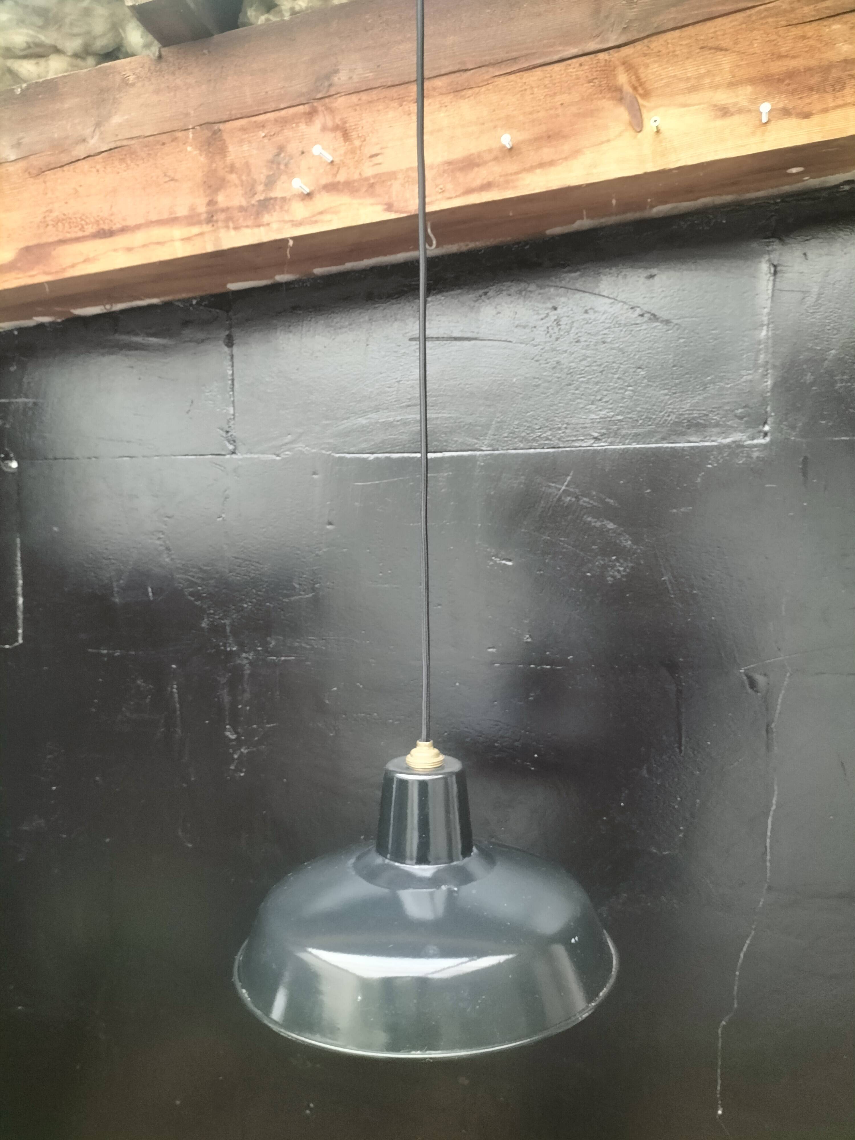 Enamelled sheet metal pendant light