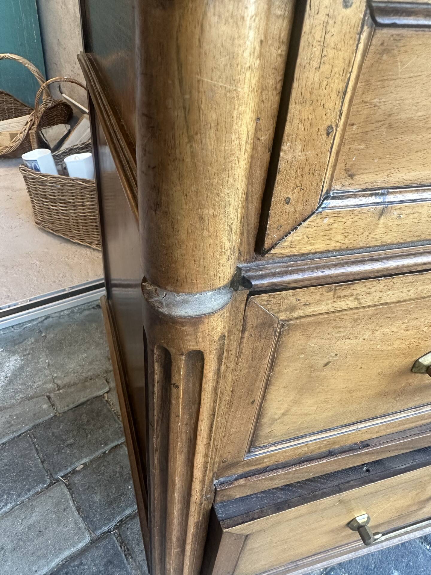 Antique chest of drawers with 3 drawers in Louis XVI style