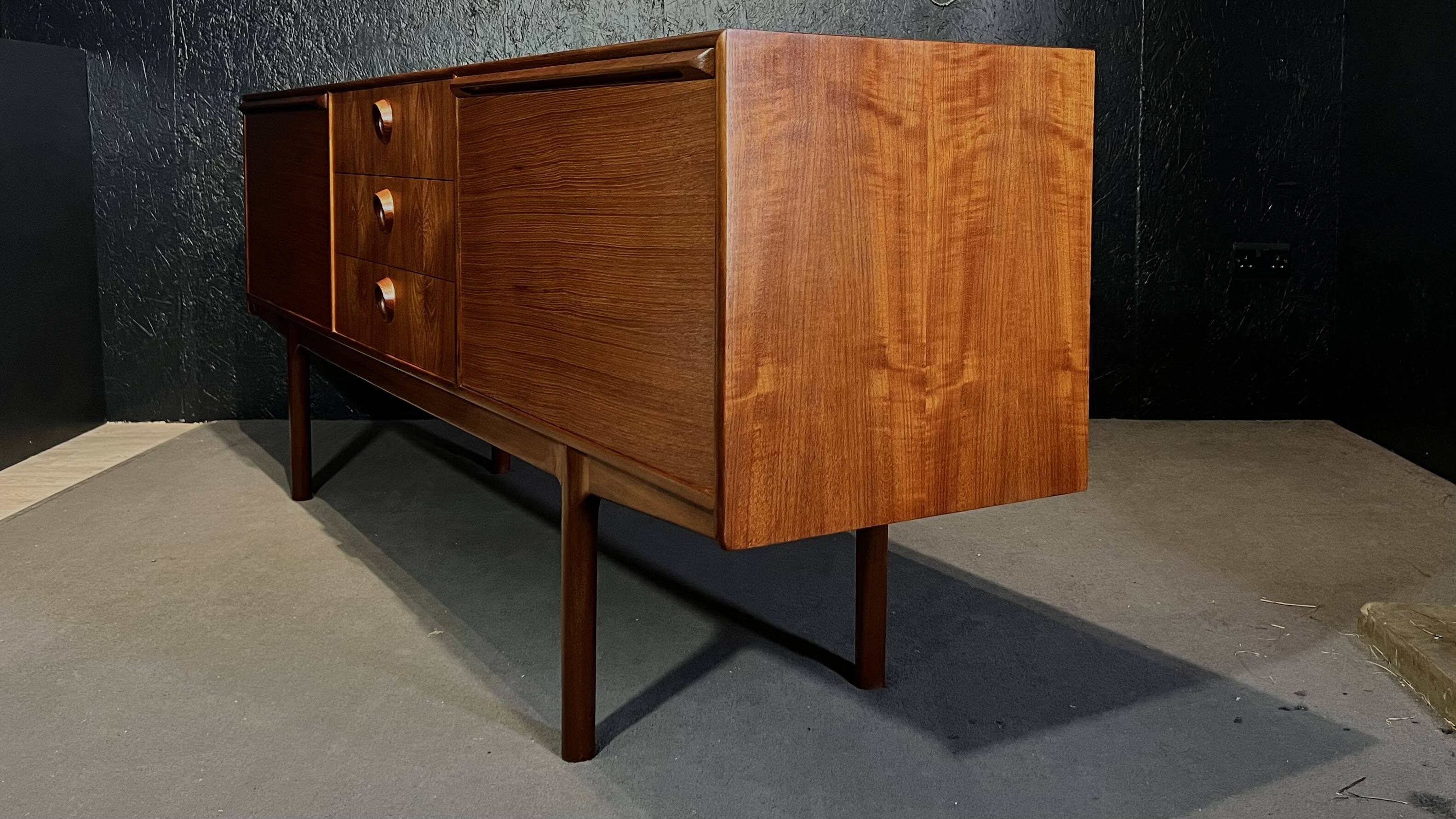 Buffet McIntosh Dunoon en teck