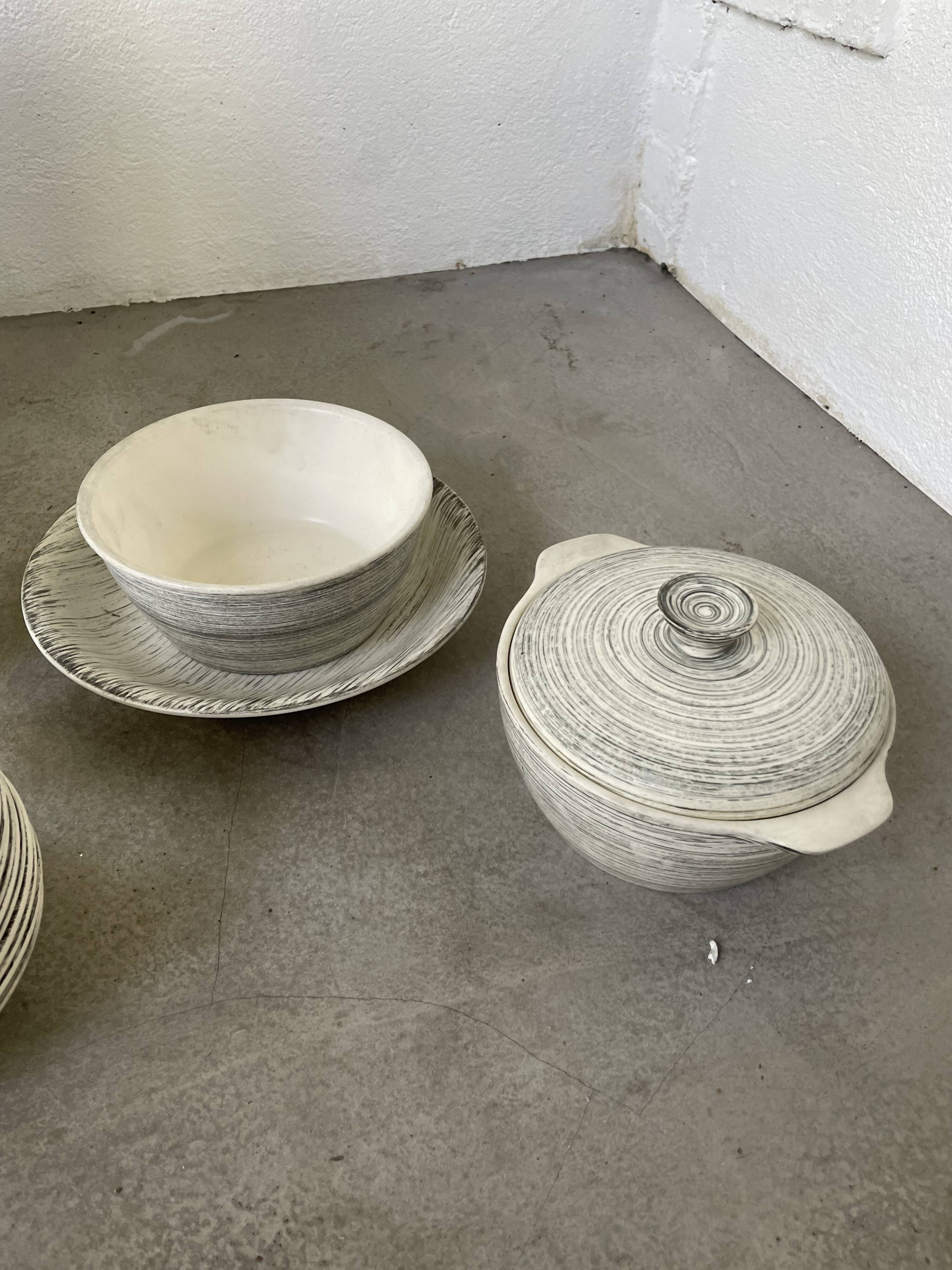 Set of plates and dishes Bazas de Salins 1960