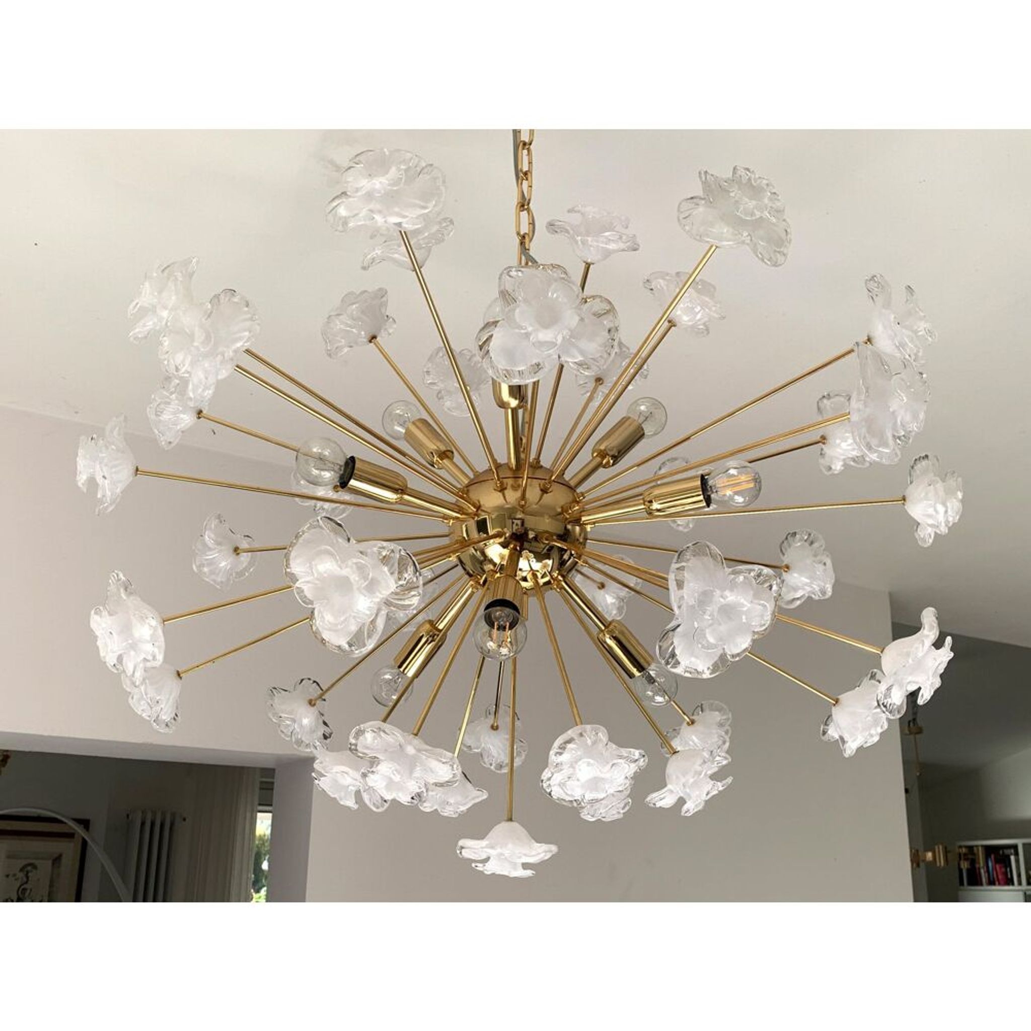 Lustre fleurs blanches murano verre spoutnik ovale en or