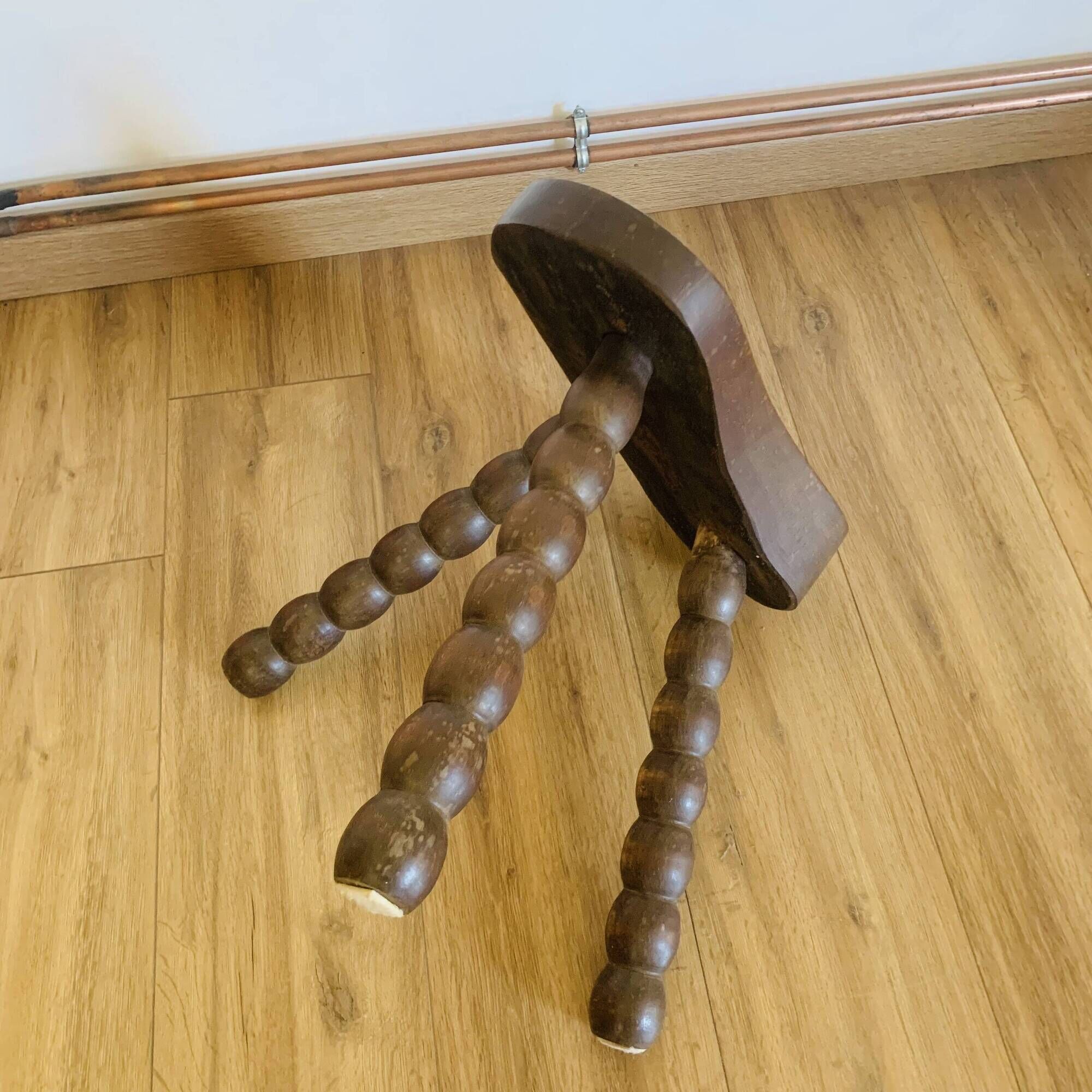 Tabouret vintage à pieds bobines