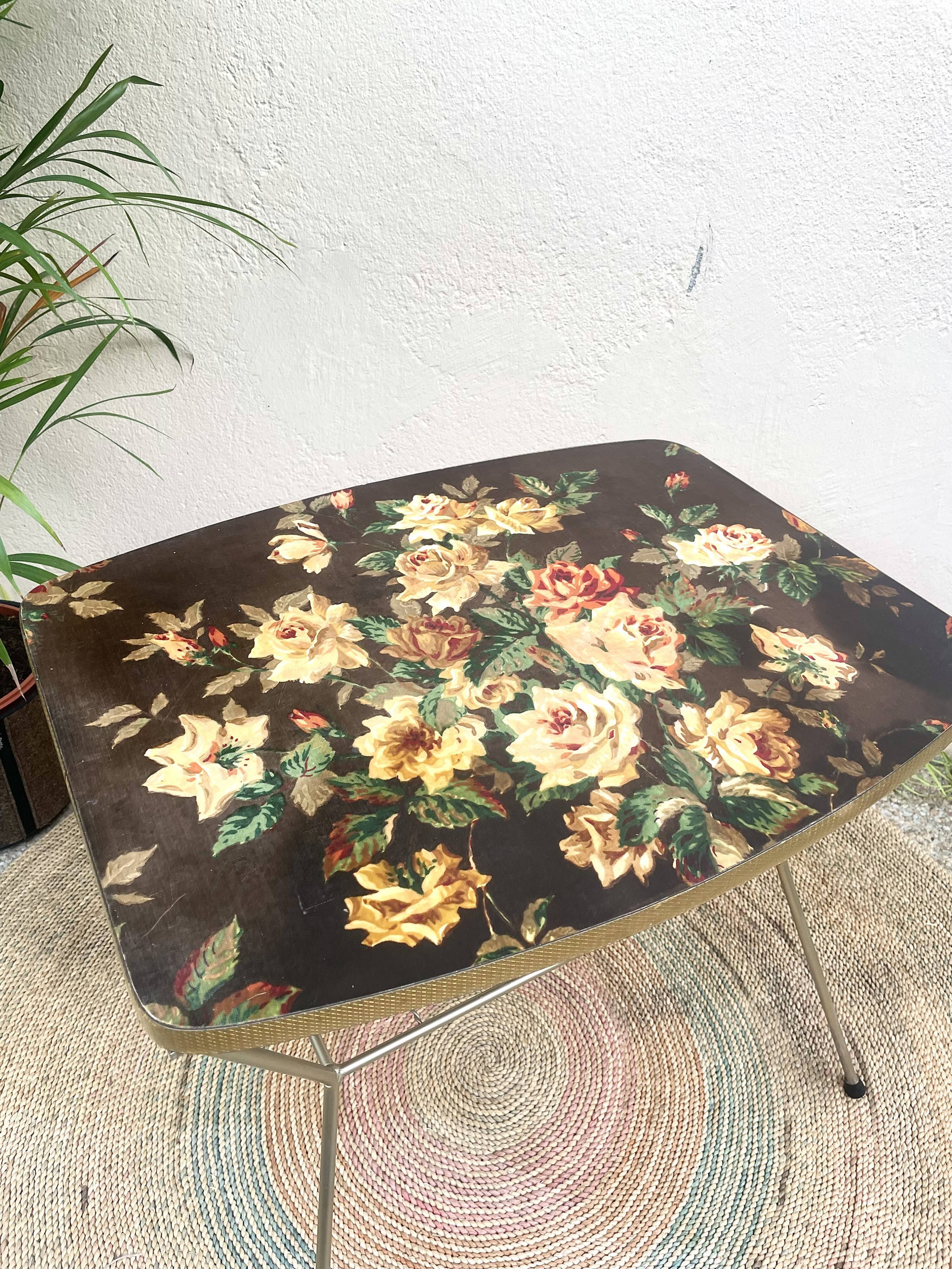 Vintage coffee table flower top