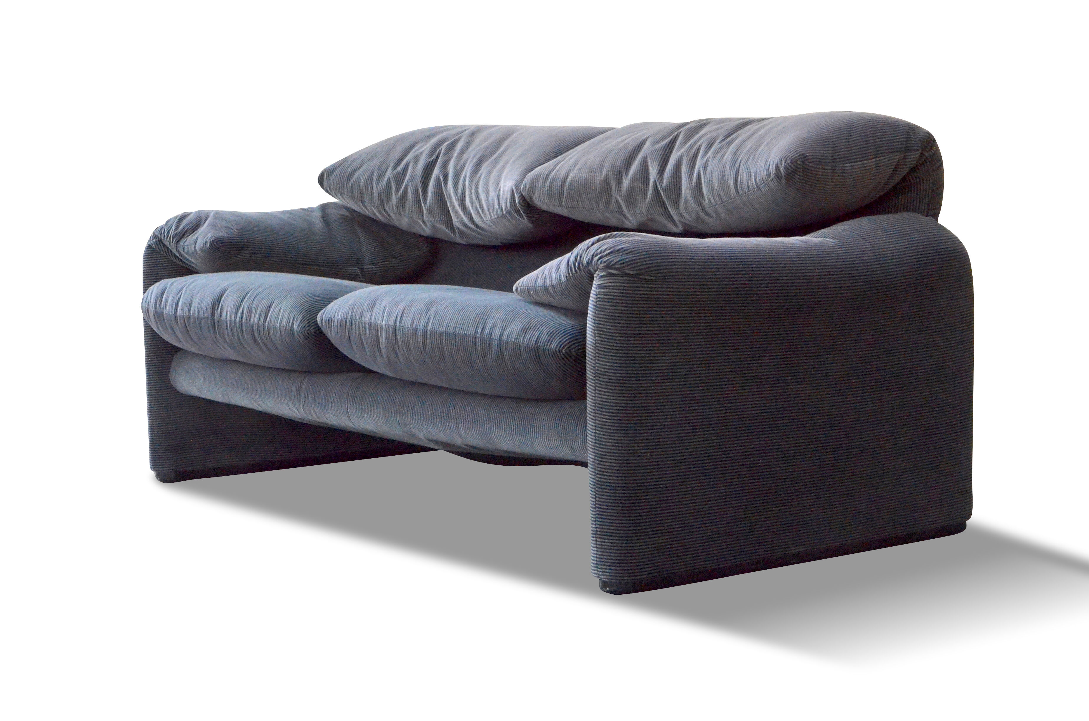 Sofa "Maralunga" by Vico Magistretti edition Cassina velvet bicolor