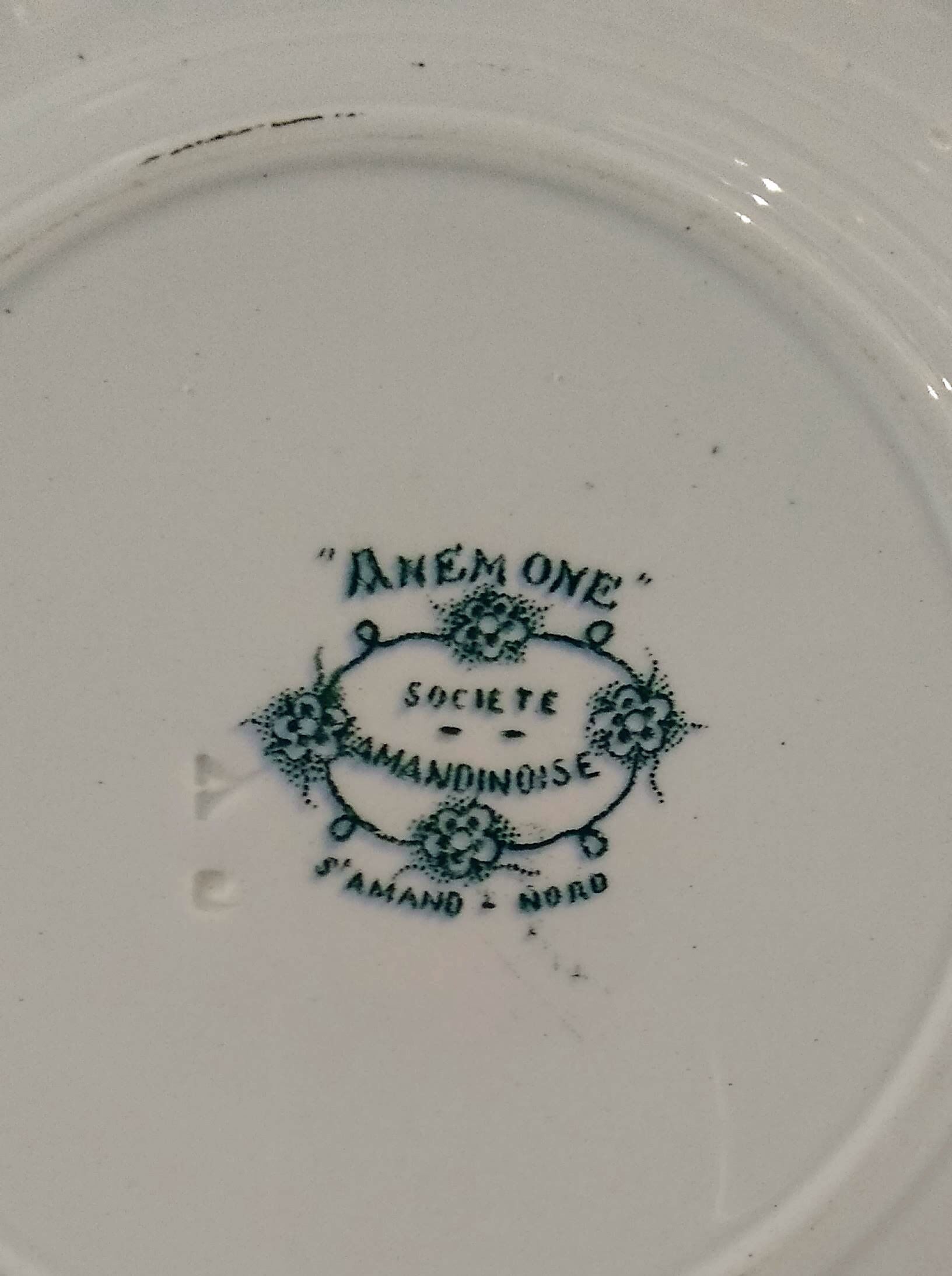 8 hollow plates Anemone pattern of St Amand green gray color