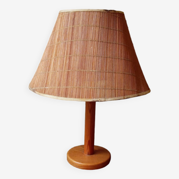 Lampe en pin et abat-jour en jonc années 60