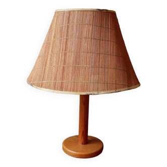 Lampe en pin et abat-jour en jonc années 60