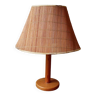 Lampe en pin et abat-jour en jonc années 60
