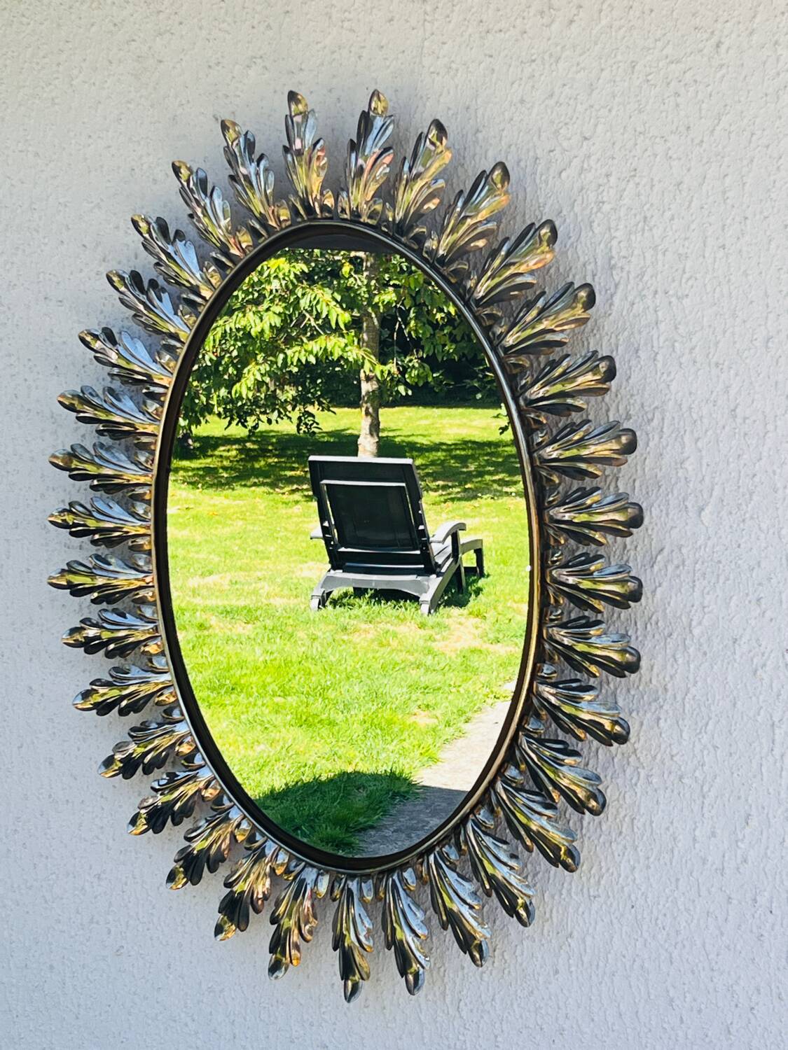Oval leaf mirror