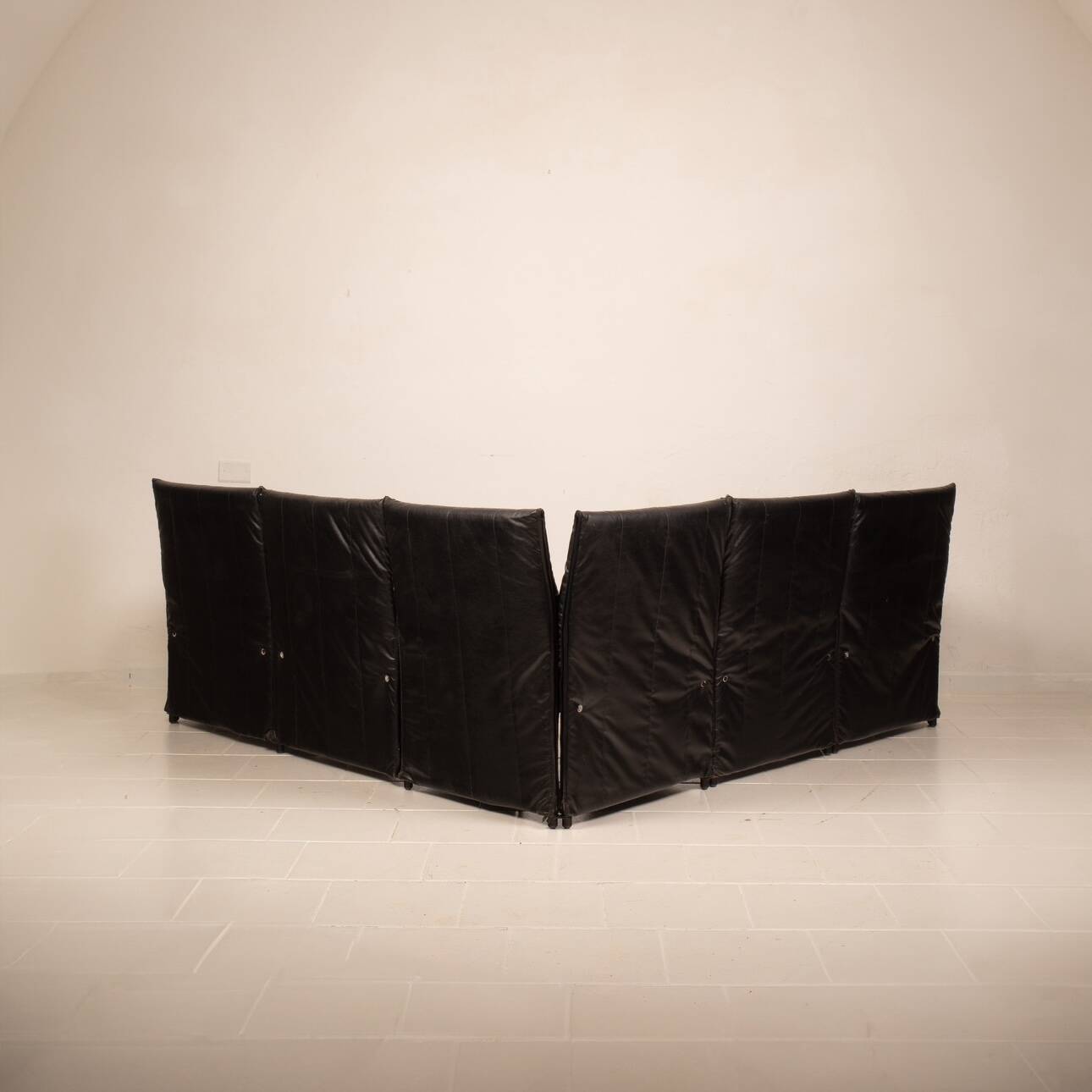 Divano "Minni" di A. Mazzoni D. Stelle e G. Gualtierotti per Giovannetti