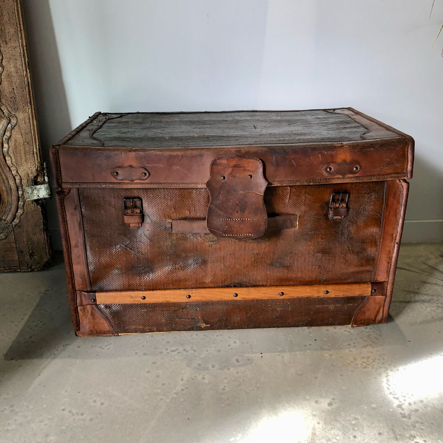 Leather carriage trunk
