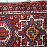 Tapis Antique Karajeh en Laine, Années 1920, Élégance et Tradition