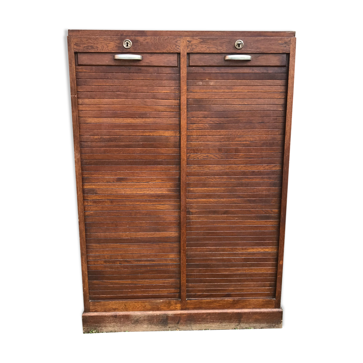 Furniture binder with oak notary curtains