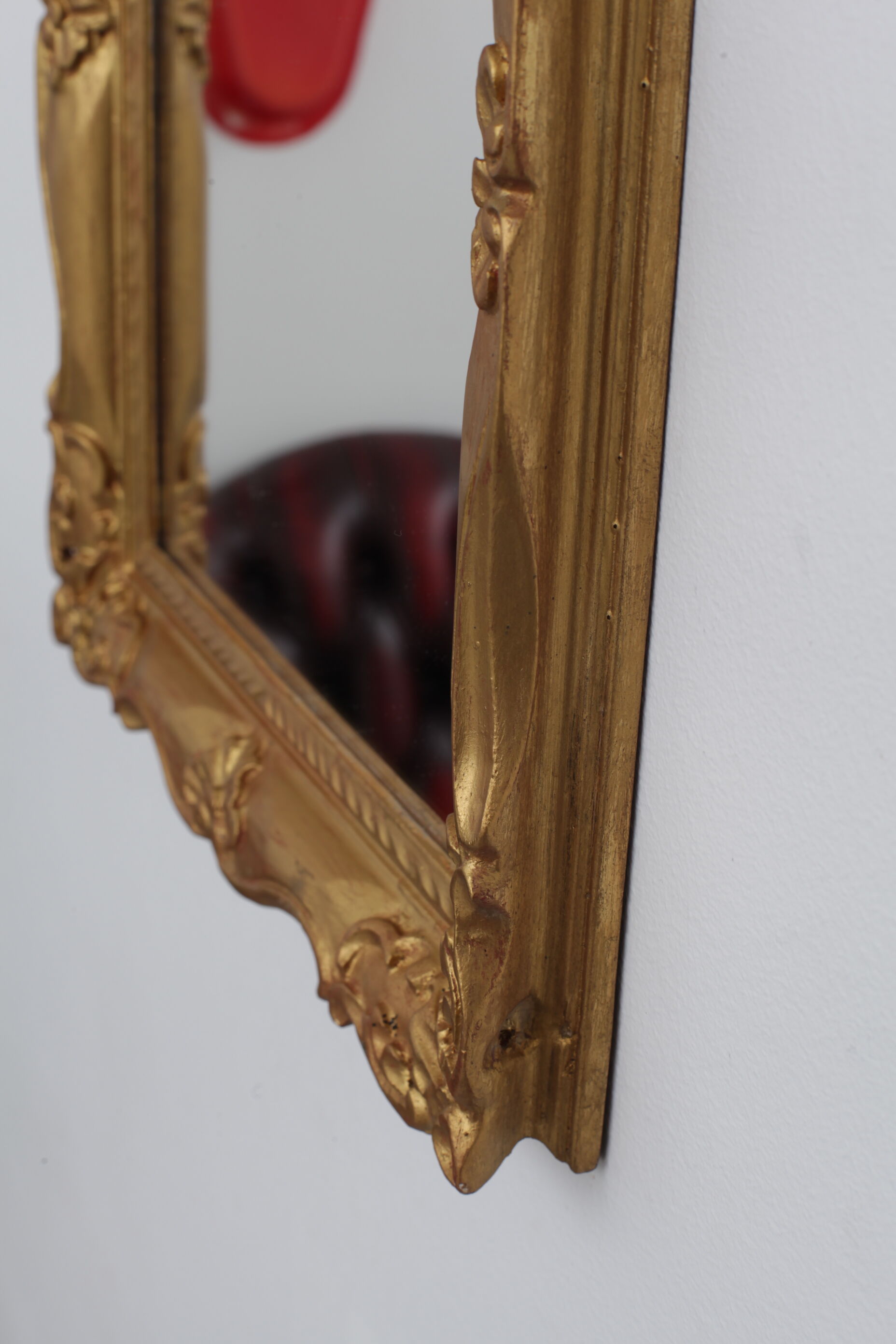 Gilded wooden mirror with leaf