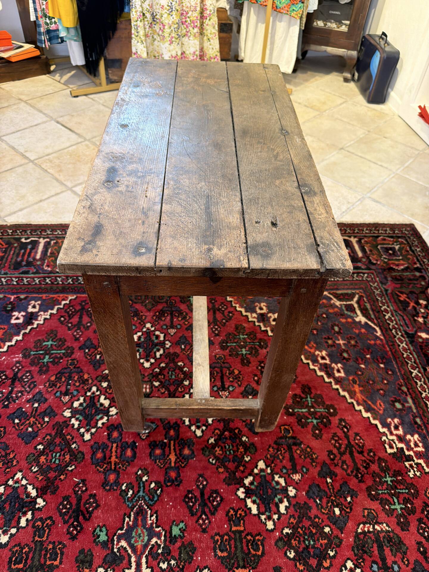 Petite table de ferme ancienne en bois massif – Patine authentique