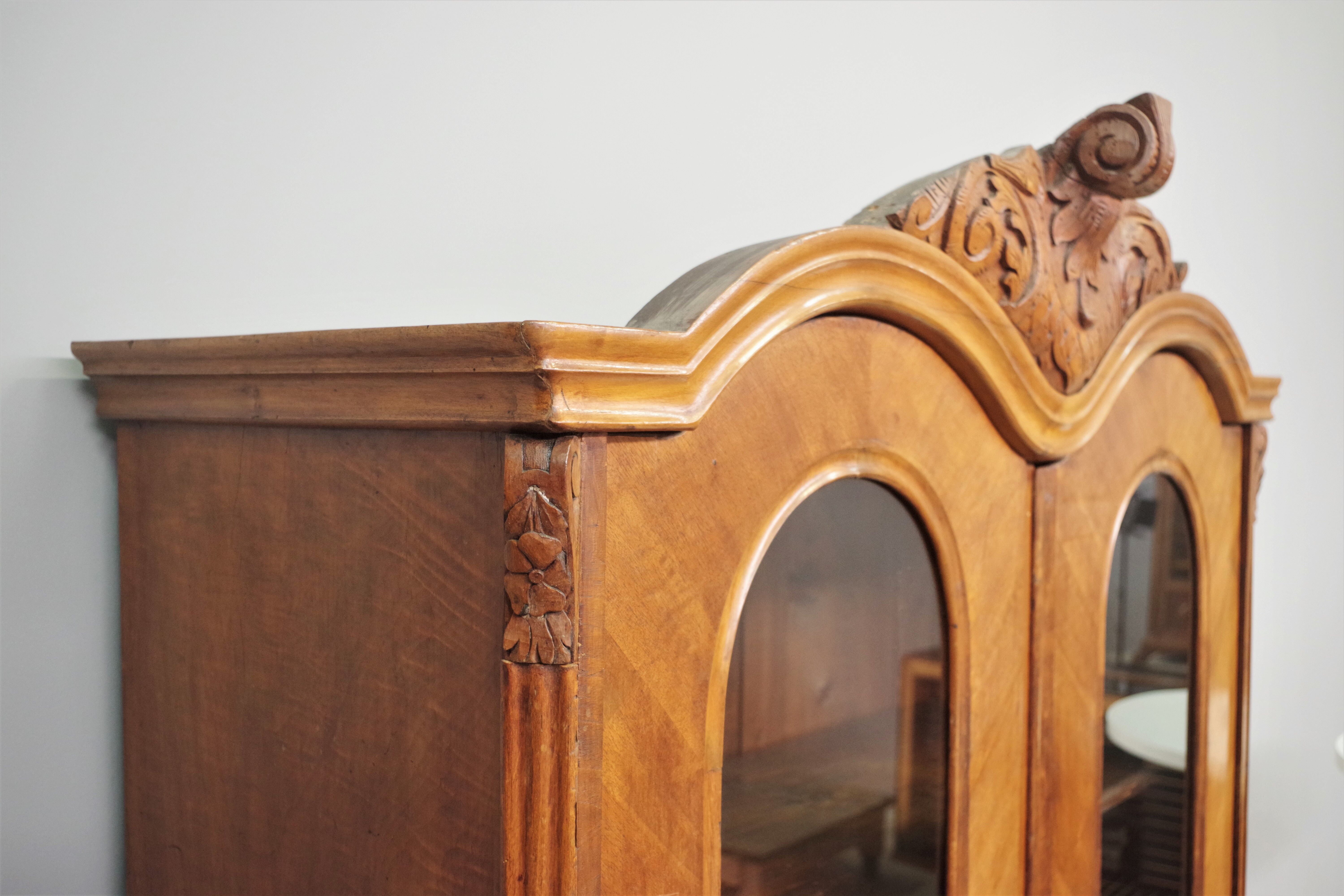 Showcase in fir wood and carved walnut, early 1900s