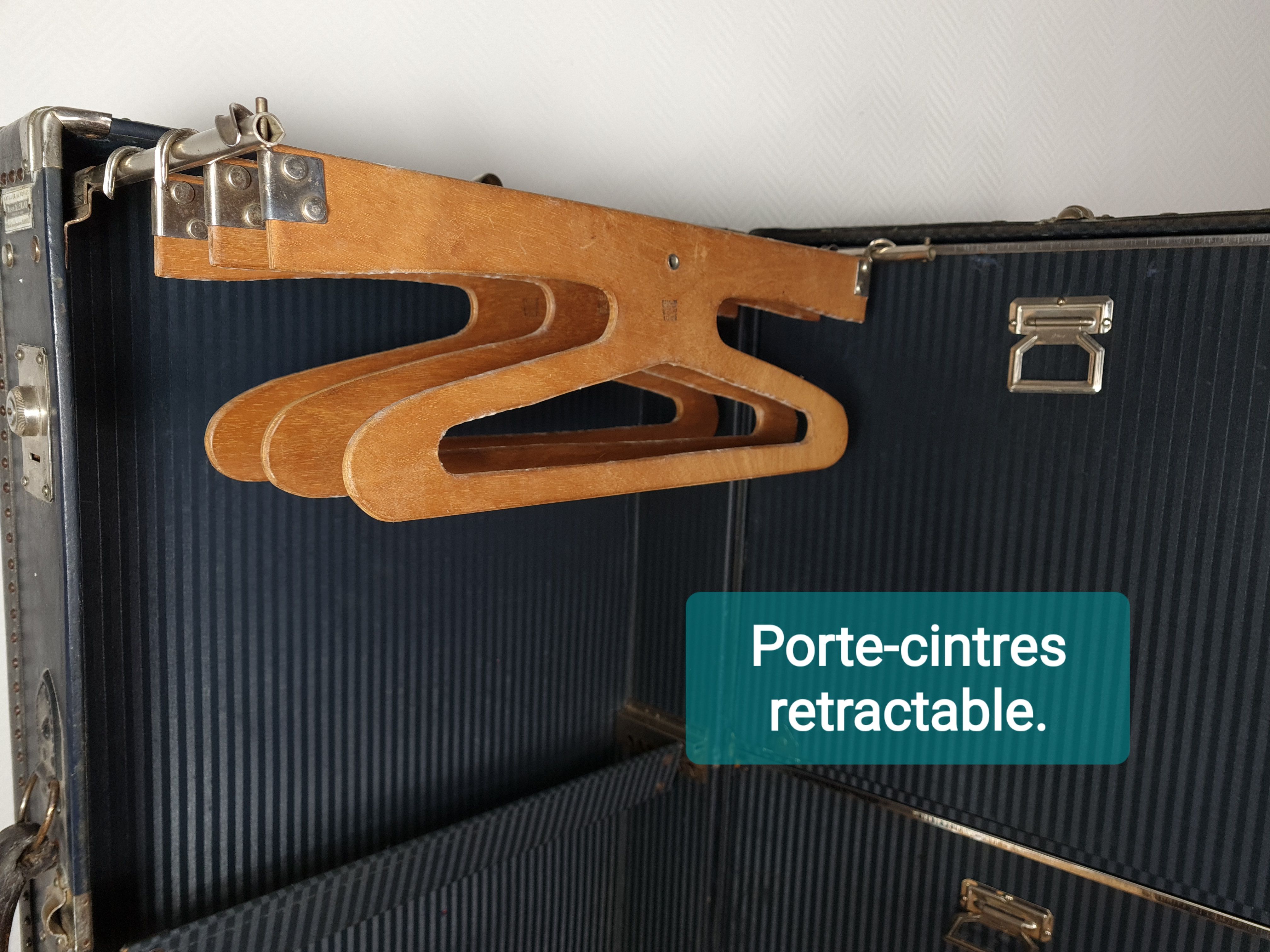 Malle cabine vintage début XXe siècle, intérieur garni, compartimenté & propre