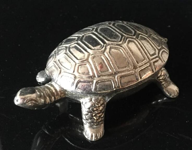 Small turtle mini-lollipops (or other) with pliers